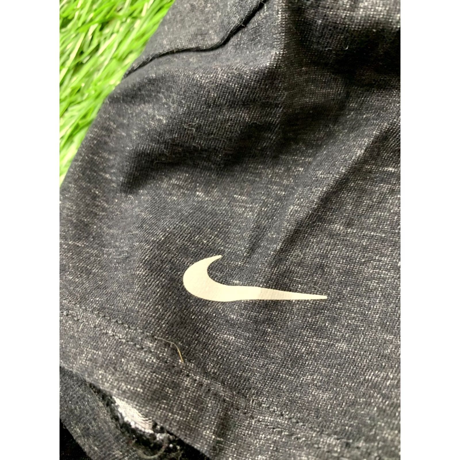 Nike Nike Dri-FIT Running Shirt Womens XS Black and Gray Jersey 2011 Nike Run Training Shirt Jersey Short Sleeve Size XS / US 0-2 / IT 36-38 - 5 Thumbnail