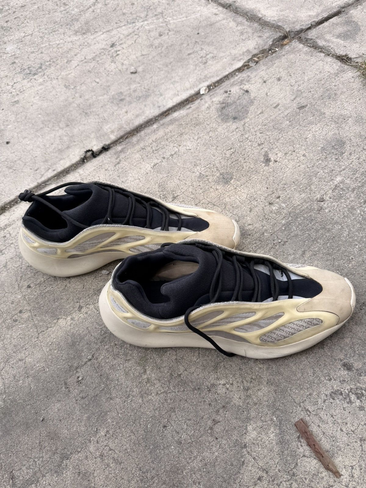 Adidas × Kanye West 🚨SIZE 16🚨 Yeezy Boost 700 V3 Azael Size US 15 / EU 48 - 4 Thumbnail