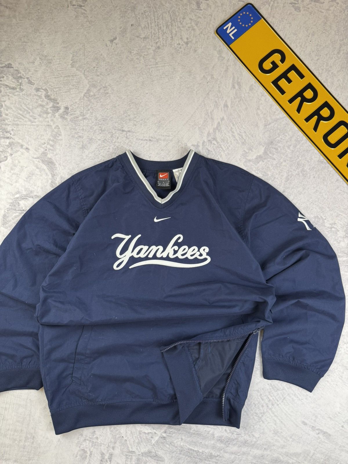 Nike × Vintage NIKE NYLON YANKEES VINTAGE CENTER LOGO SWEATSHIRT Size US S / EU 44-46 / 1 - 3 Thumbnail