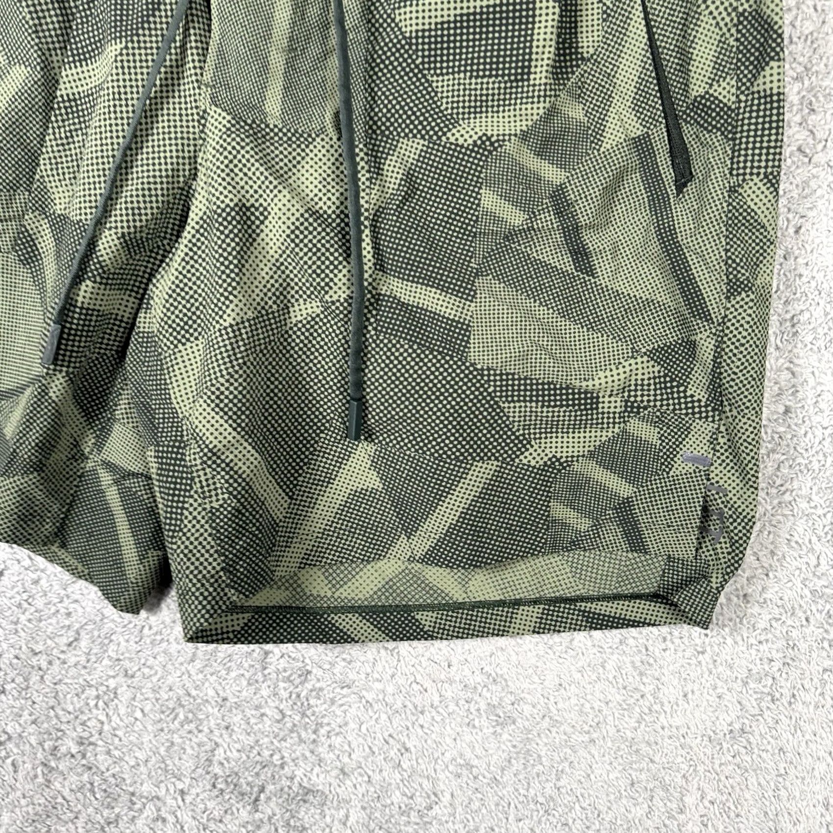 Lululemon Lululemon License to Train Short Men M Lined 7” Camo Training Performance M7AUJS Size US 31 - 3 Thumbnail