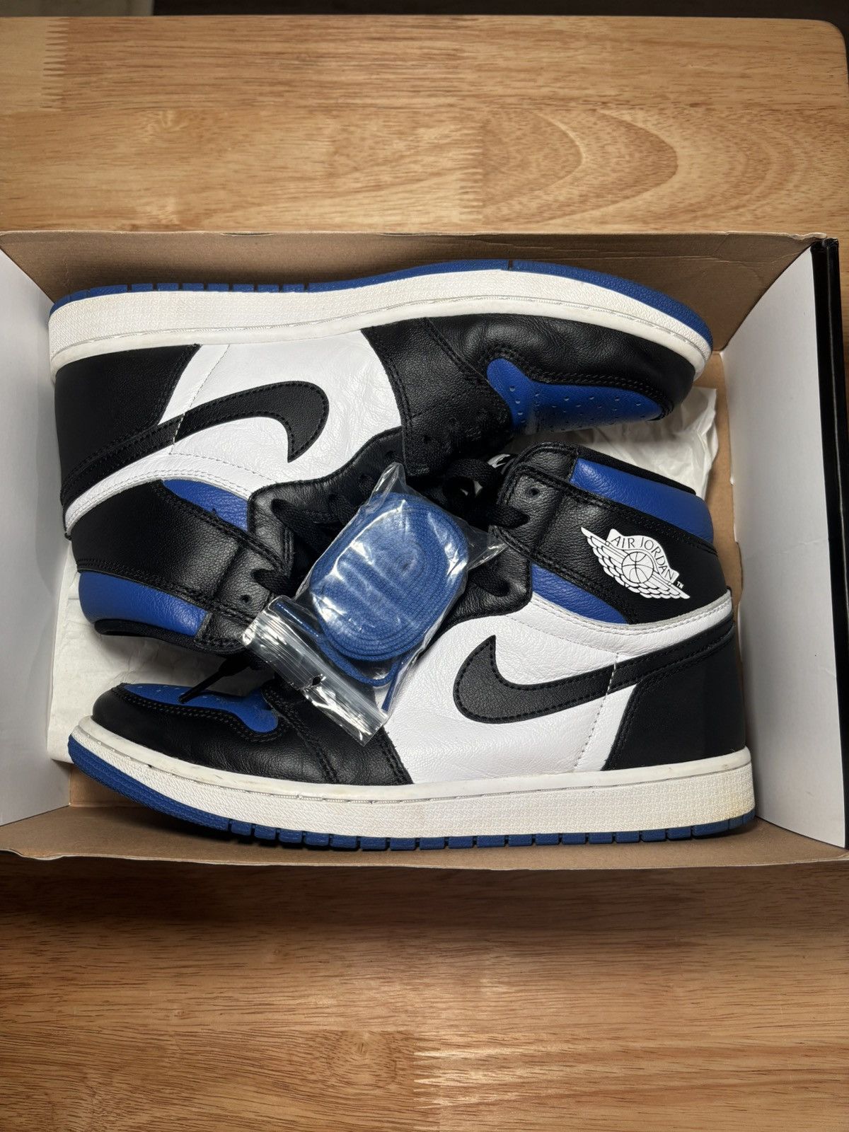 Jordan Brand × Nike Nike Air Jordan 1 Retro High OG “Royal Toe” Size 10.5 Size US 10.5 / EU 43-44 - 2 Thumbnail
