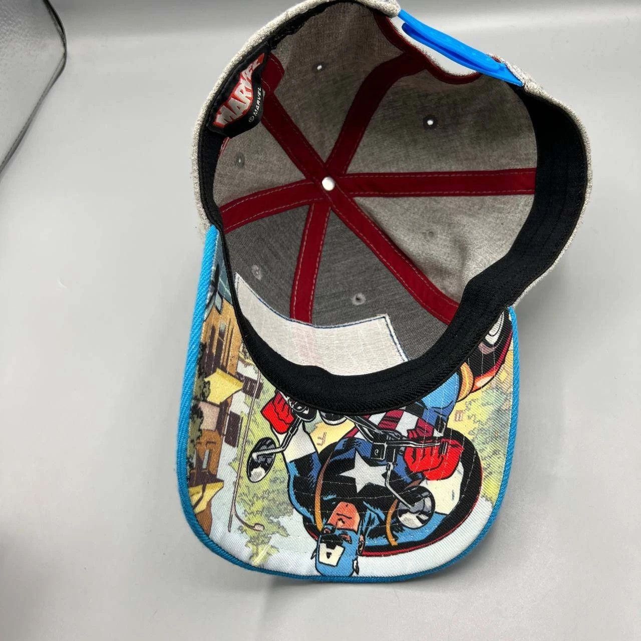 Marvel Comics Captain America Flag Hat Men Gray Blue Marvel Snap Back Cap Size ONE SIZE - 2 Thumbnail