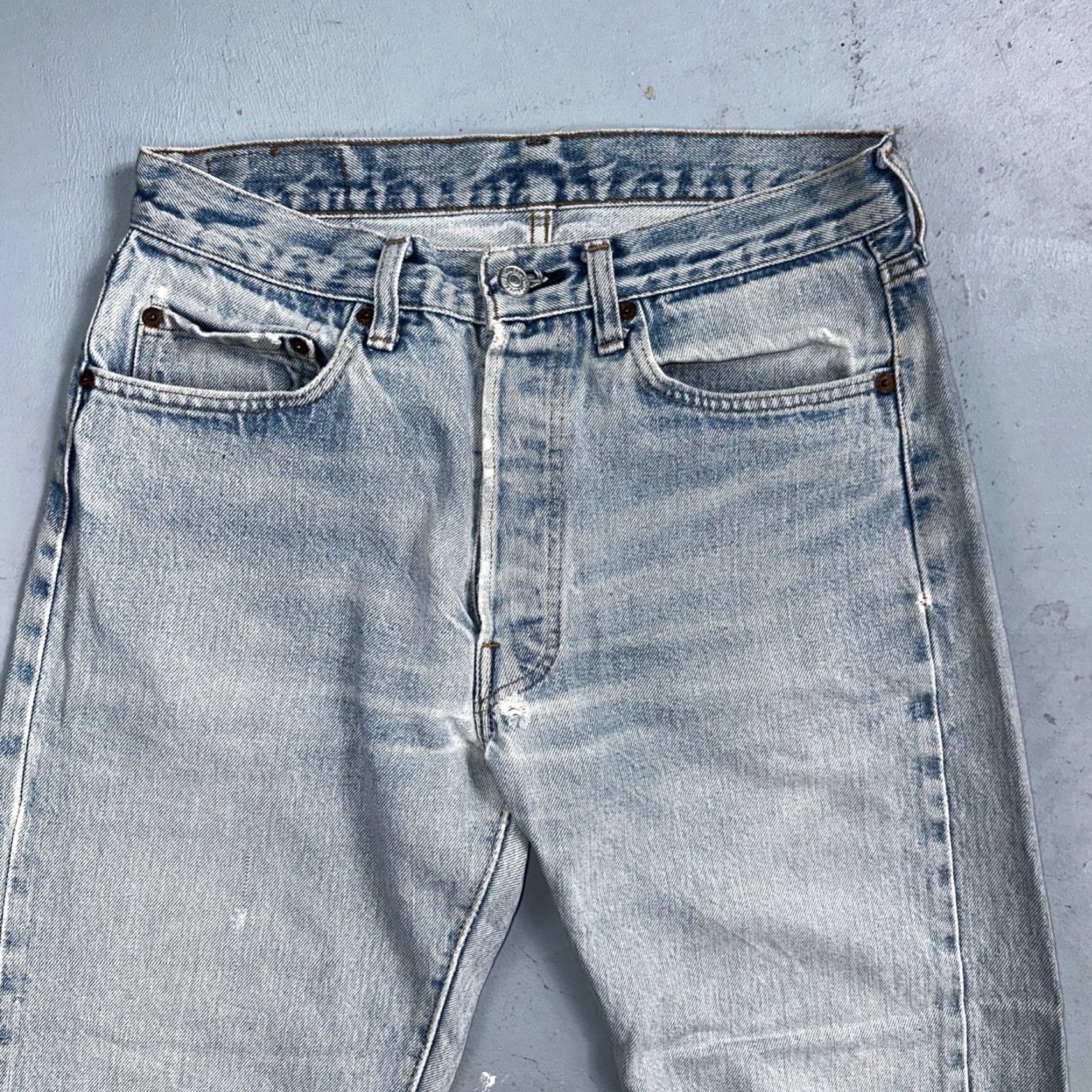 Levi's VINTAGE Levi's 501 Jeans - XX 80s USA Light Wash Denim 32x33 Regular Men's Straight Vintage 501 Series Jeans Pacific Blue Size US 32 / EU 48 - 2 Thumbnail
