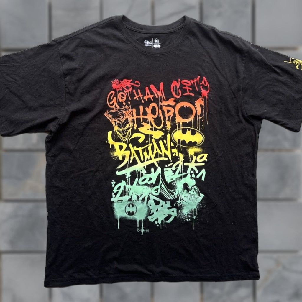 DC Comics Six Flags x DC Comics T-Shirt Men’s Black Batman Graffiti XL Gotham Bale Joker Shirt Size US XL / EU 56 / 4 - 1 Thumbnail