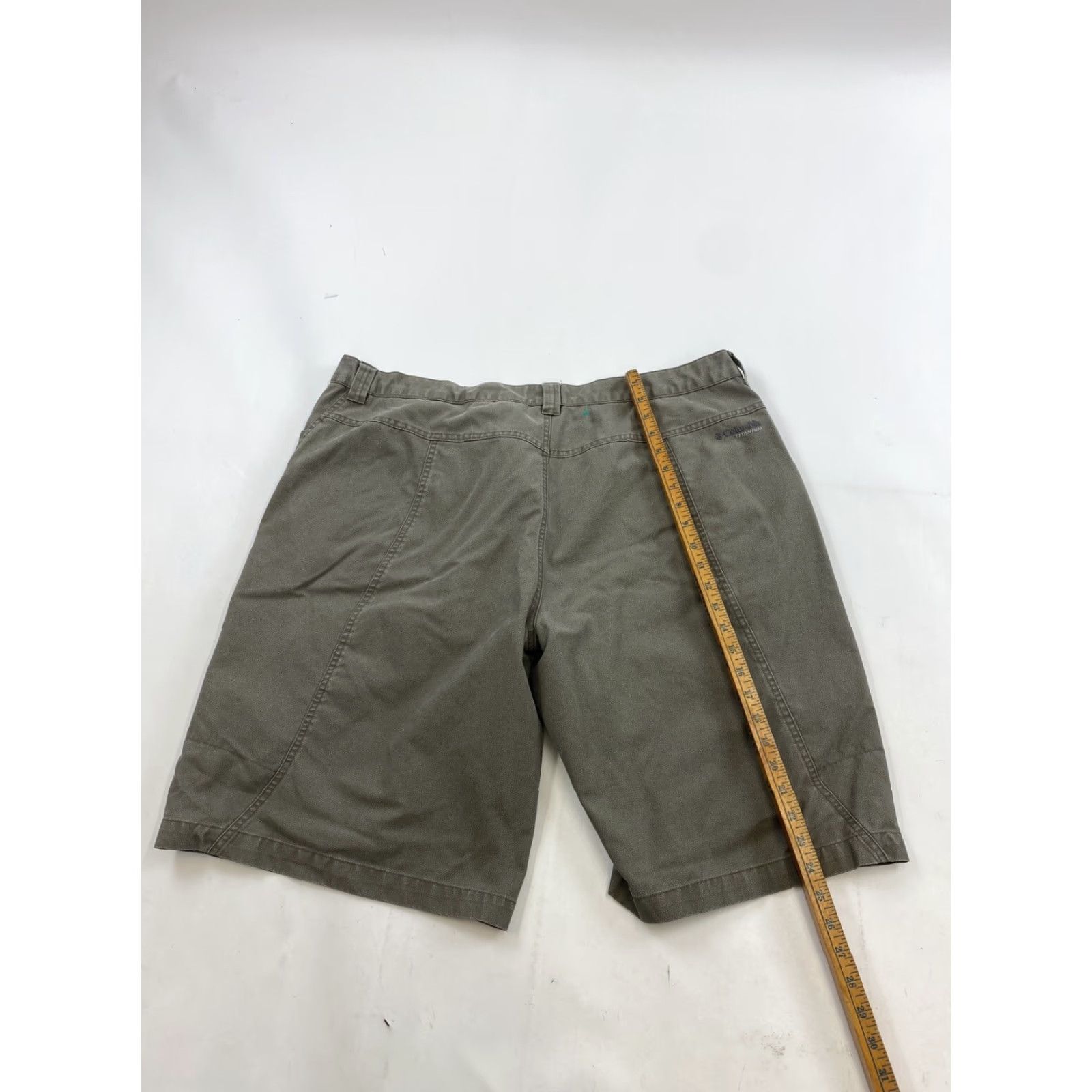 Vintage Columbia Hiking Shorts Mens 41 Green Khaki Outdoor Chino Cotton Casual Outdoor Mens 41 Green Khaki Columbia Shorts Size US 41 - 6 Thumbnail