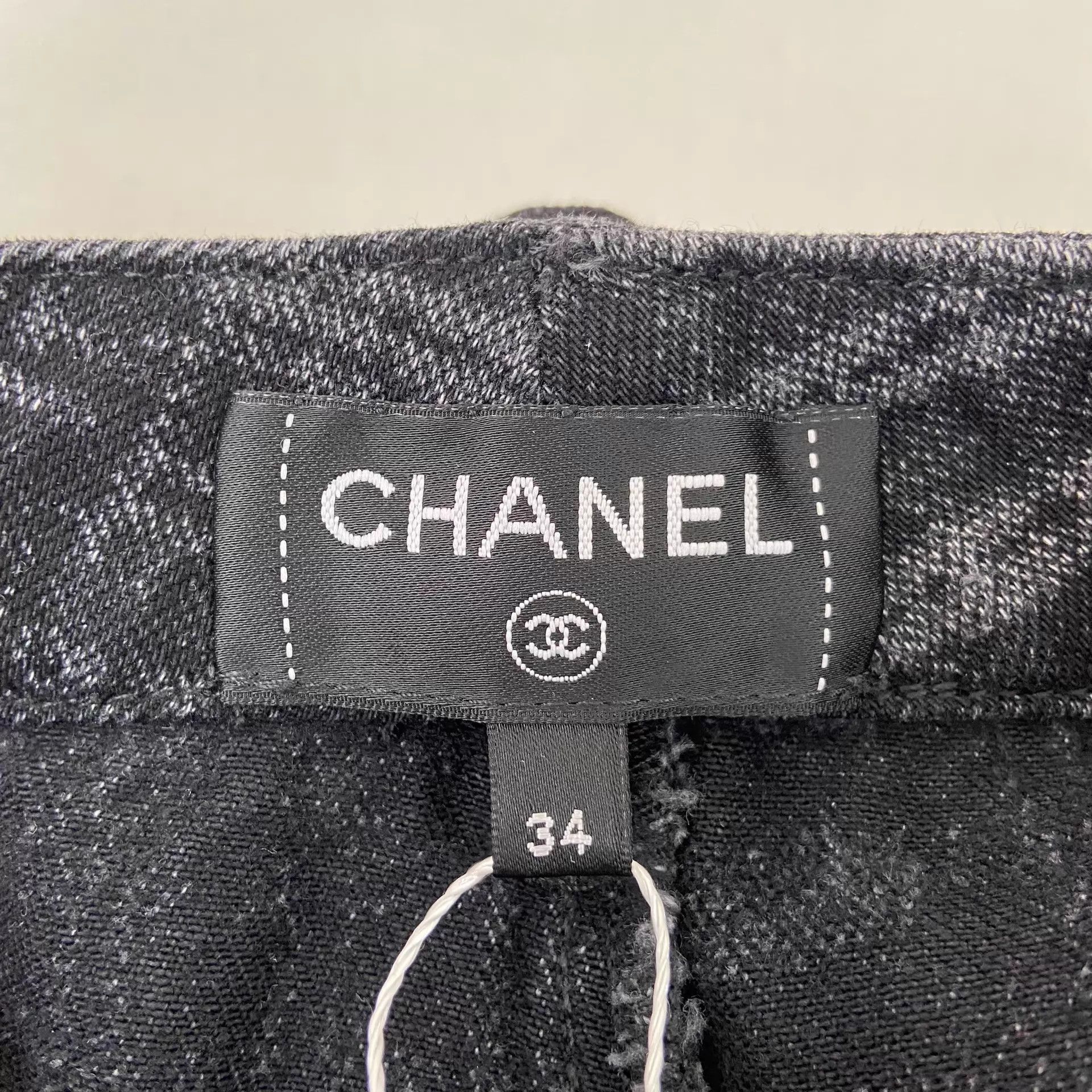 Chanel Chanel Dark Gray Glass Button Denim Shorts 34 Size 25" / US 0 / IT 36 - 7 Thumbnail