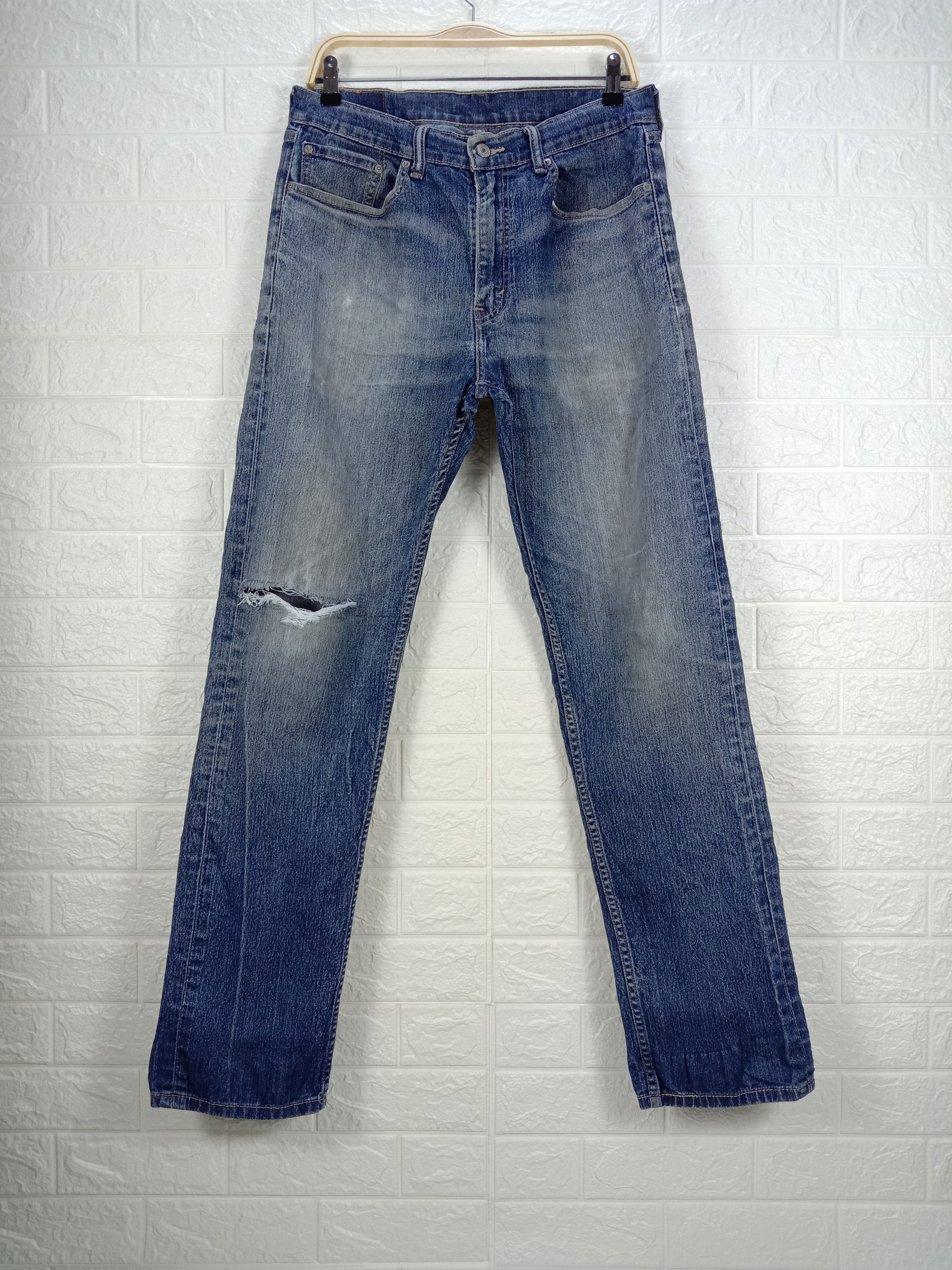 image of Distressed Denim x Levis Vintage Levi's 505 Jeans Earth Tone Ripped Denim in Blue, Men's (Size 33)