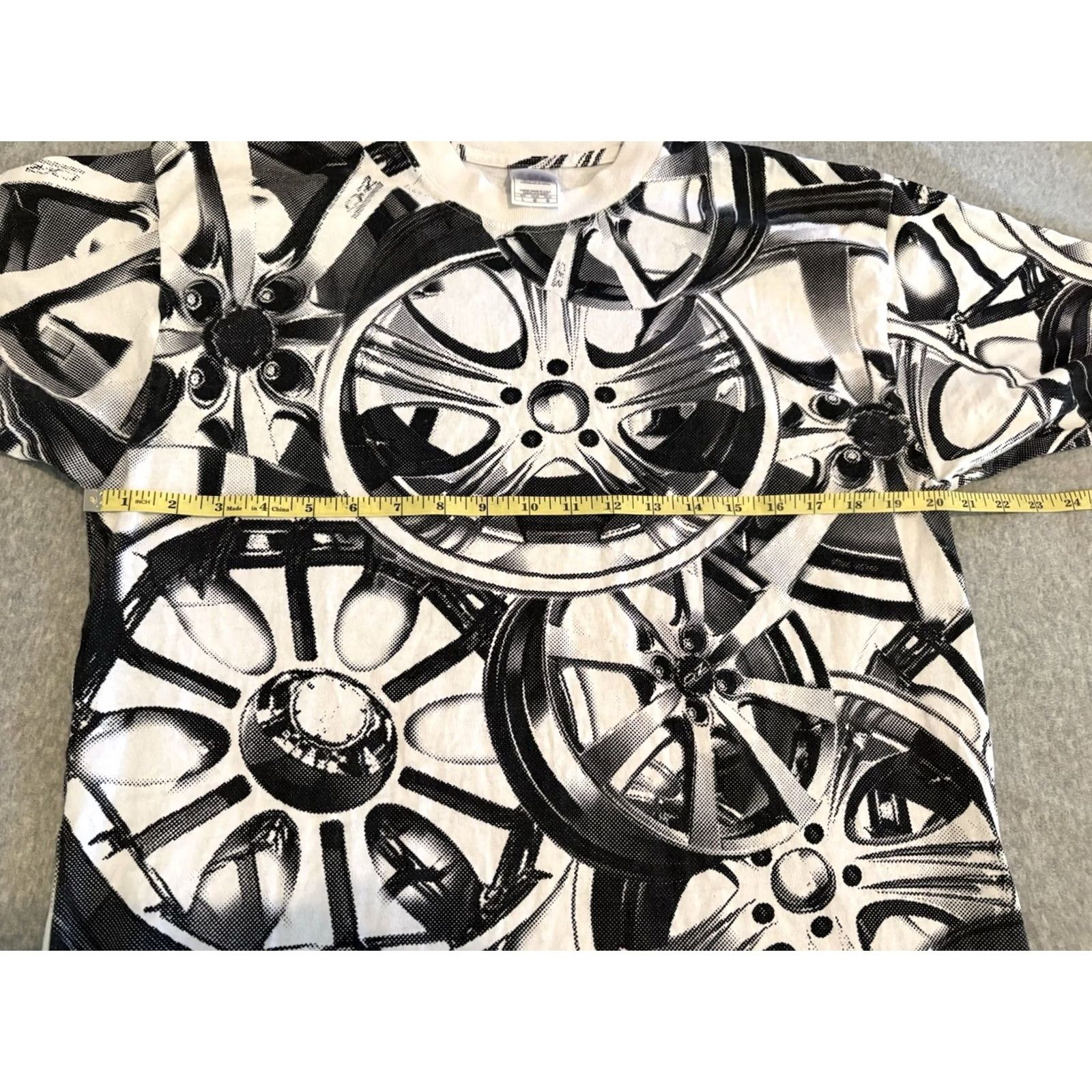 Vintage VINTAGE TND Shirt Car Show Rims Wheels AOP Size Large Men White Short Sleeve Crew Neck Graphic Print T-Shirt Cars Art Mexico L Regular Size US L / EU 52-54 / 3 - 4 Thumbnail