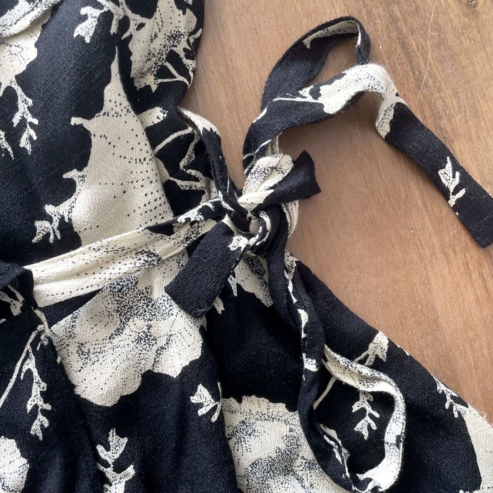 Free People Free People Dress Mini Wrap XS Floral V-Neck Belted Short Sleeve Size XS / US 0-2 / IT 36-38 - 7 Thumbnail