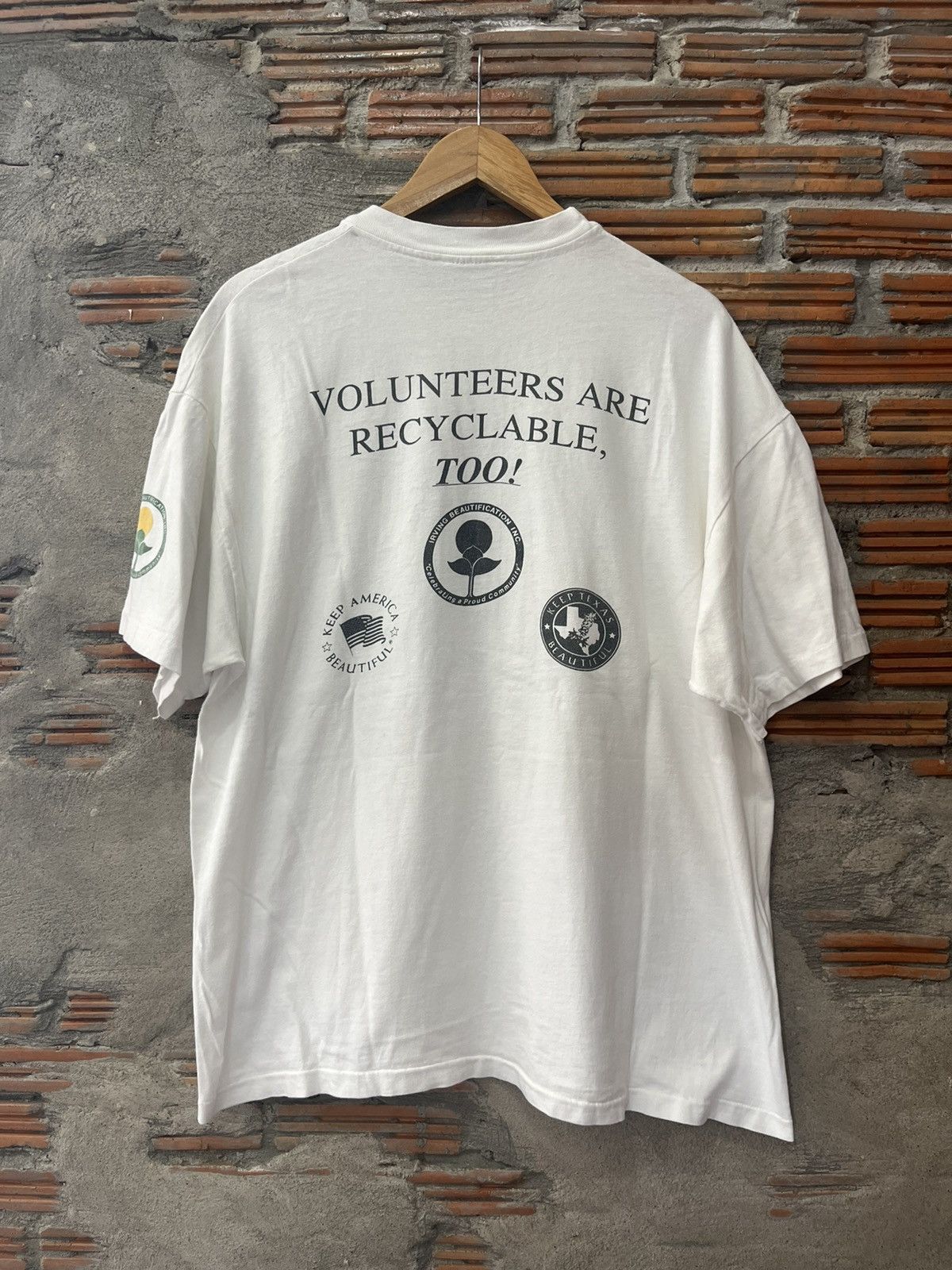 Vintage Vtg VILUNTEERS ARE RECYCLABLE TOO! 90’s Tshirt Size US XL / EU 56 / 4 - 3 Thumbnail
