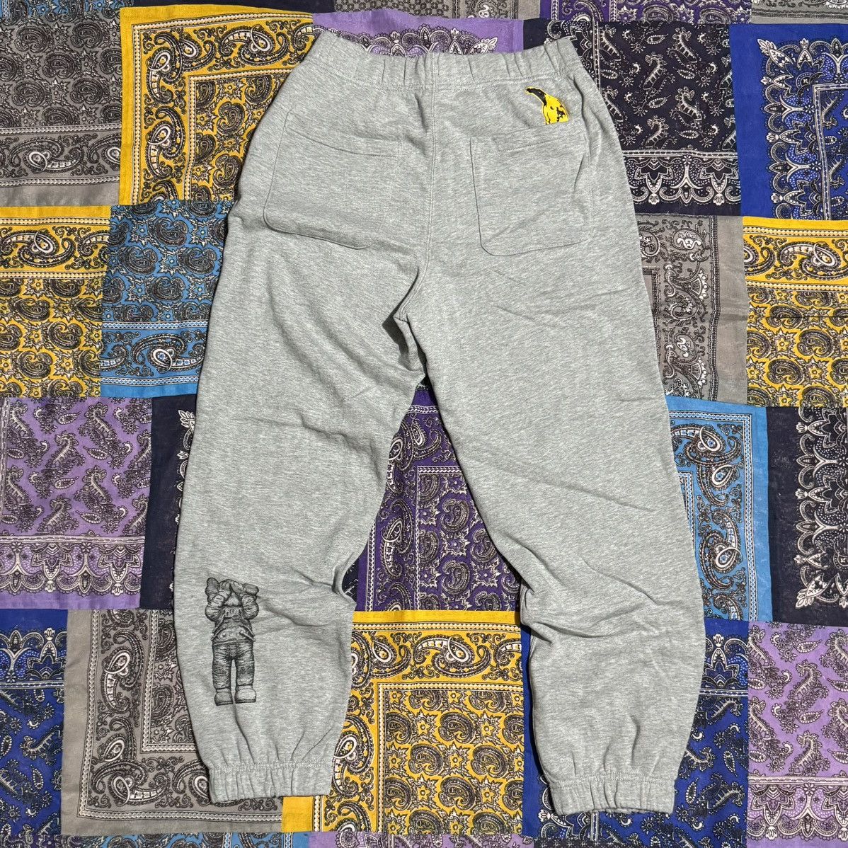 Andy Warhol × Kaws × Uniqlo Sweatpants Andy warhol x kaws Size US 28 / EU 44 - 2 Thumbnail