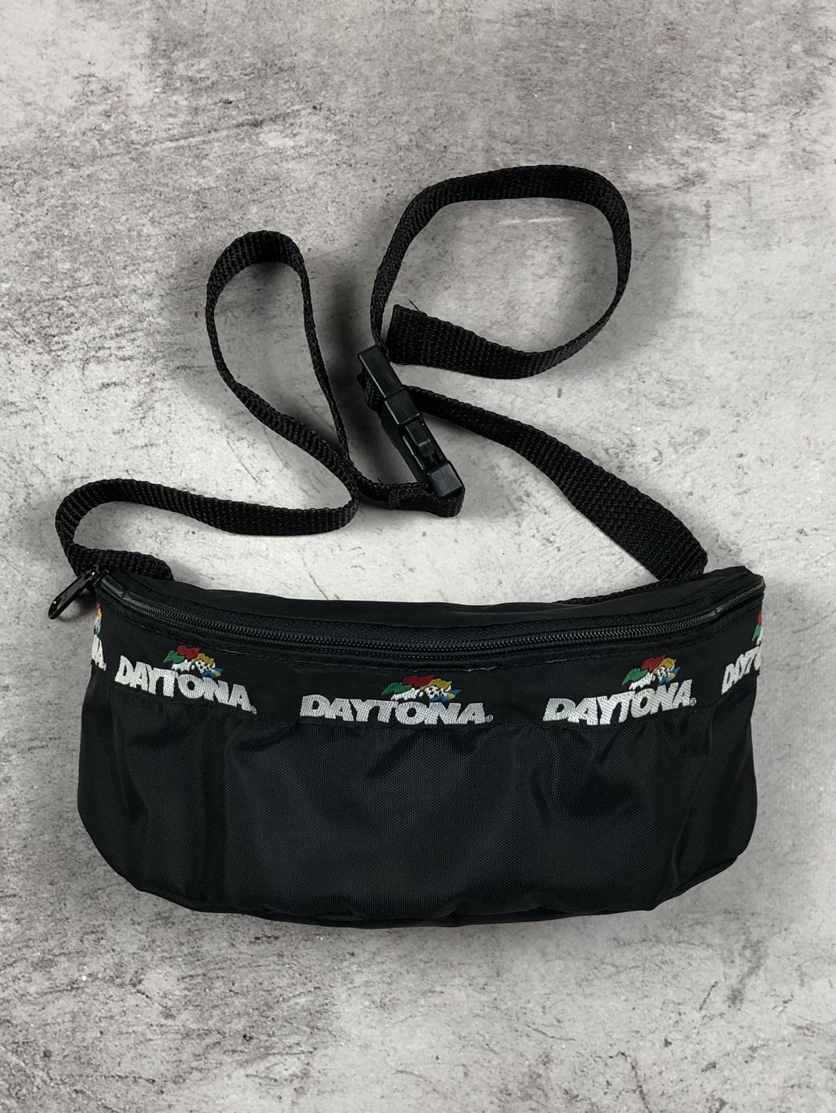 Vintage Vintage 90s Daytona USA Waist Bag Size ONE SIZE - 1 Thumbnail
