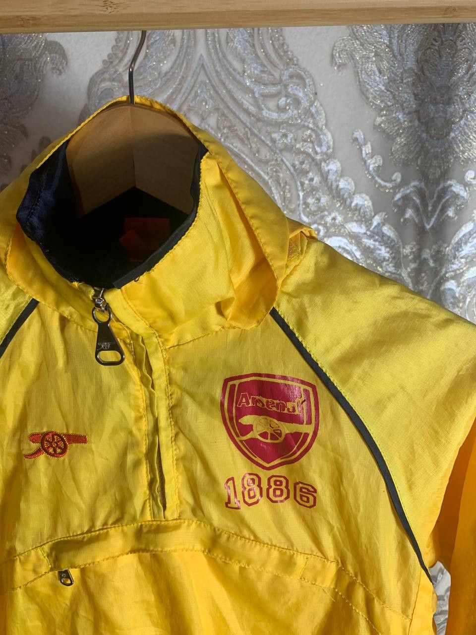 Vintage Arsenal London England Retro Soccer Jersey Jacket Y2K 90s Size US S / EU 44-46 / 1 - 3 Thumbnail