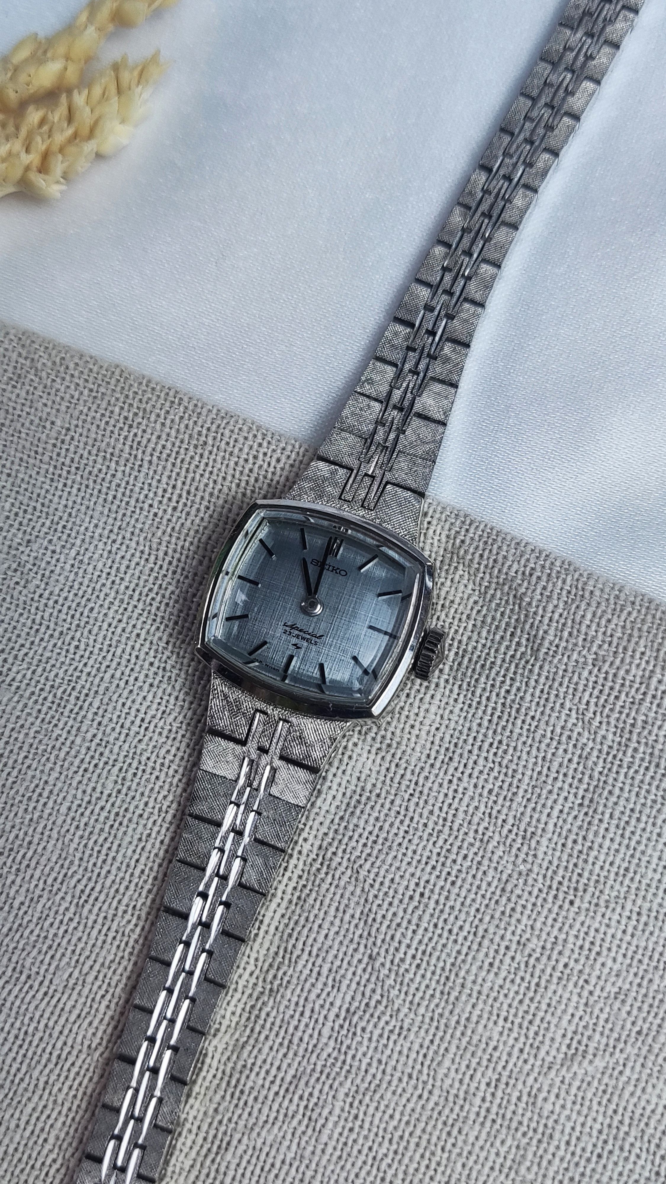 Seiko SEIKO SPECIAL WHITE GOLD PLATED LINEN DIAL LADIES ✨ Size ONE SIZE - 4 Thumbnail