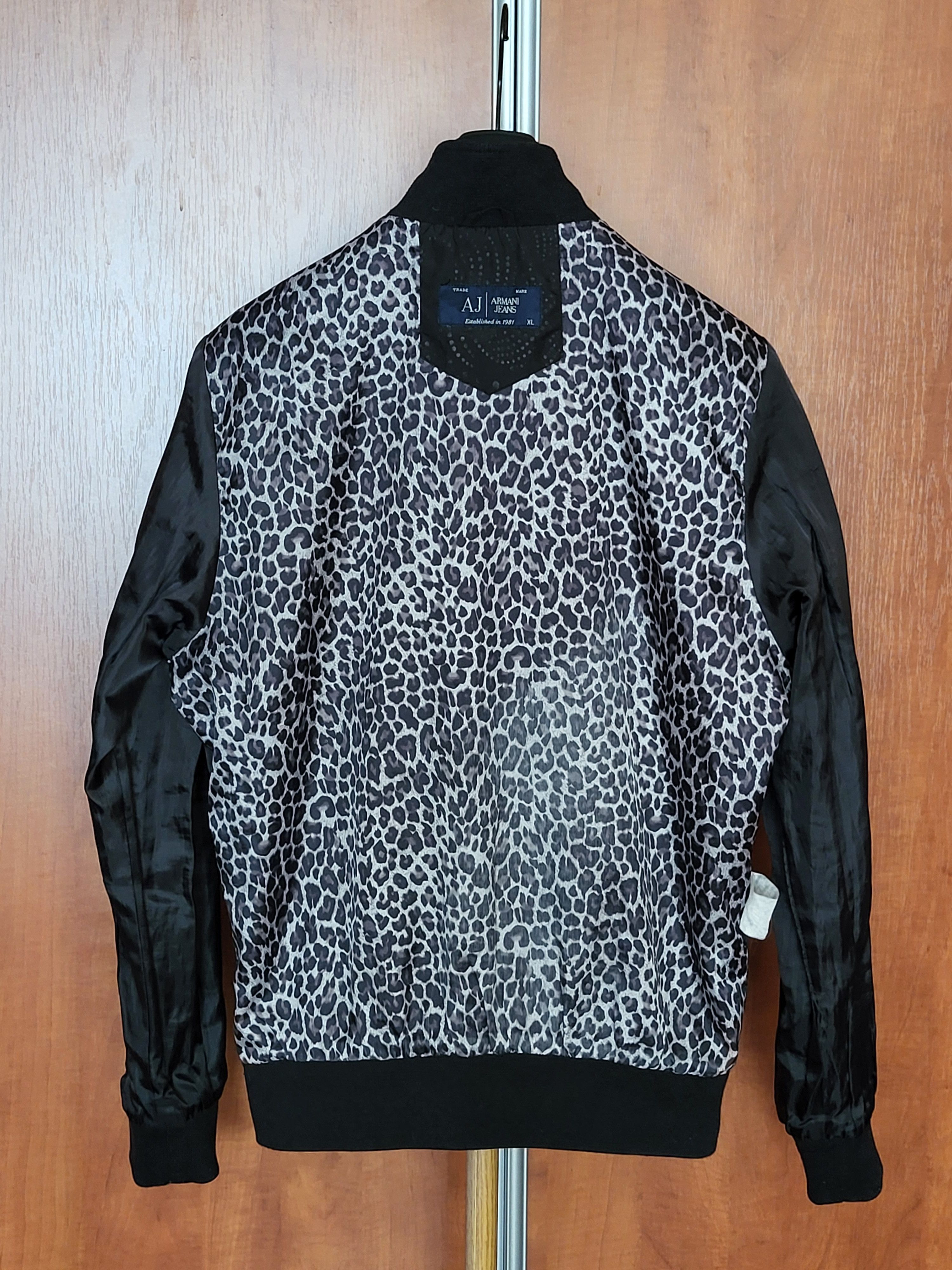 Armani bomber Armani Jeans 🇮🇹 Italy.Size XL but fit L. Size US XL / EU 56 / 4 - 5 Thumbnail