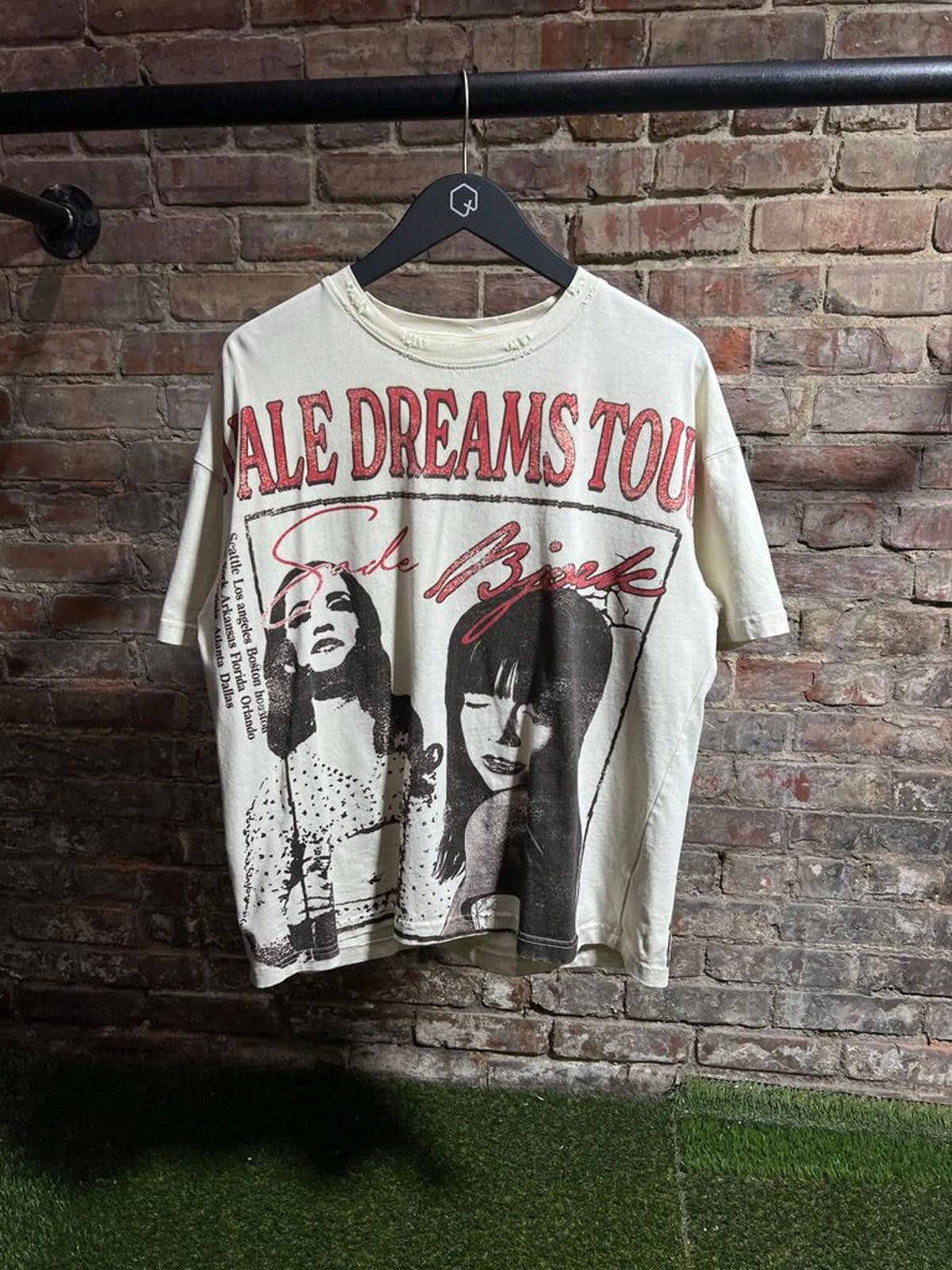 Vale Vale Forever Fantasy Tour Tee Sz. S Size ONE SIZE - 1 Thumbnail