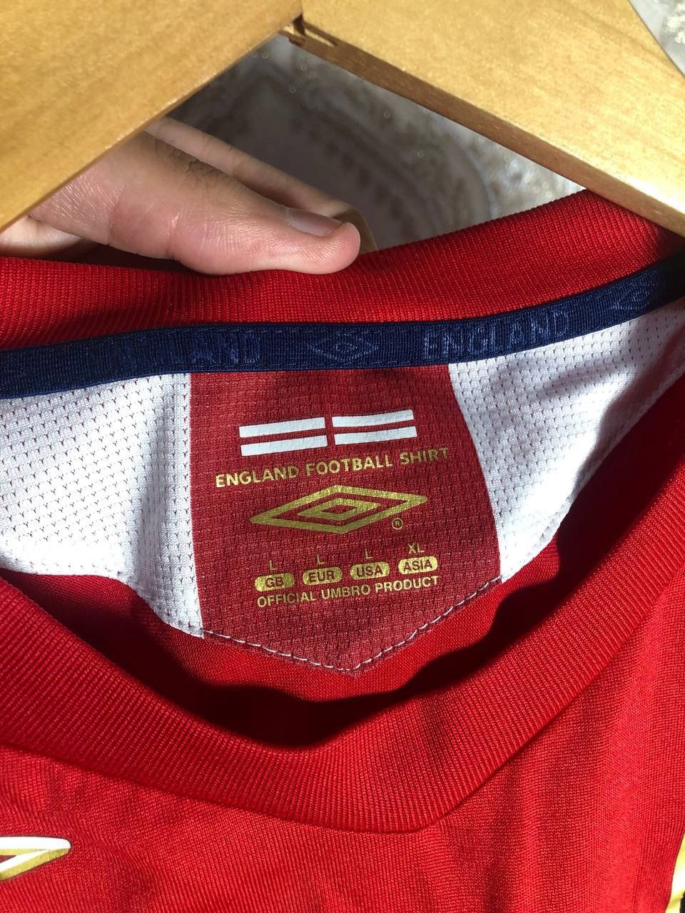 Umbro VINTAGE UMBRO ENGLAND RETRO SOCCER JERSEY MANCHESTER Y2K 90s Size US L / EU 52-54 / 3 - 4 Thumbnail