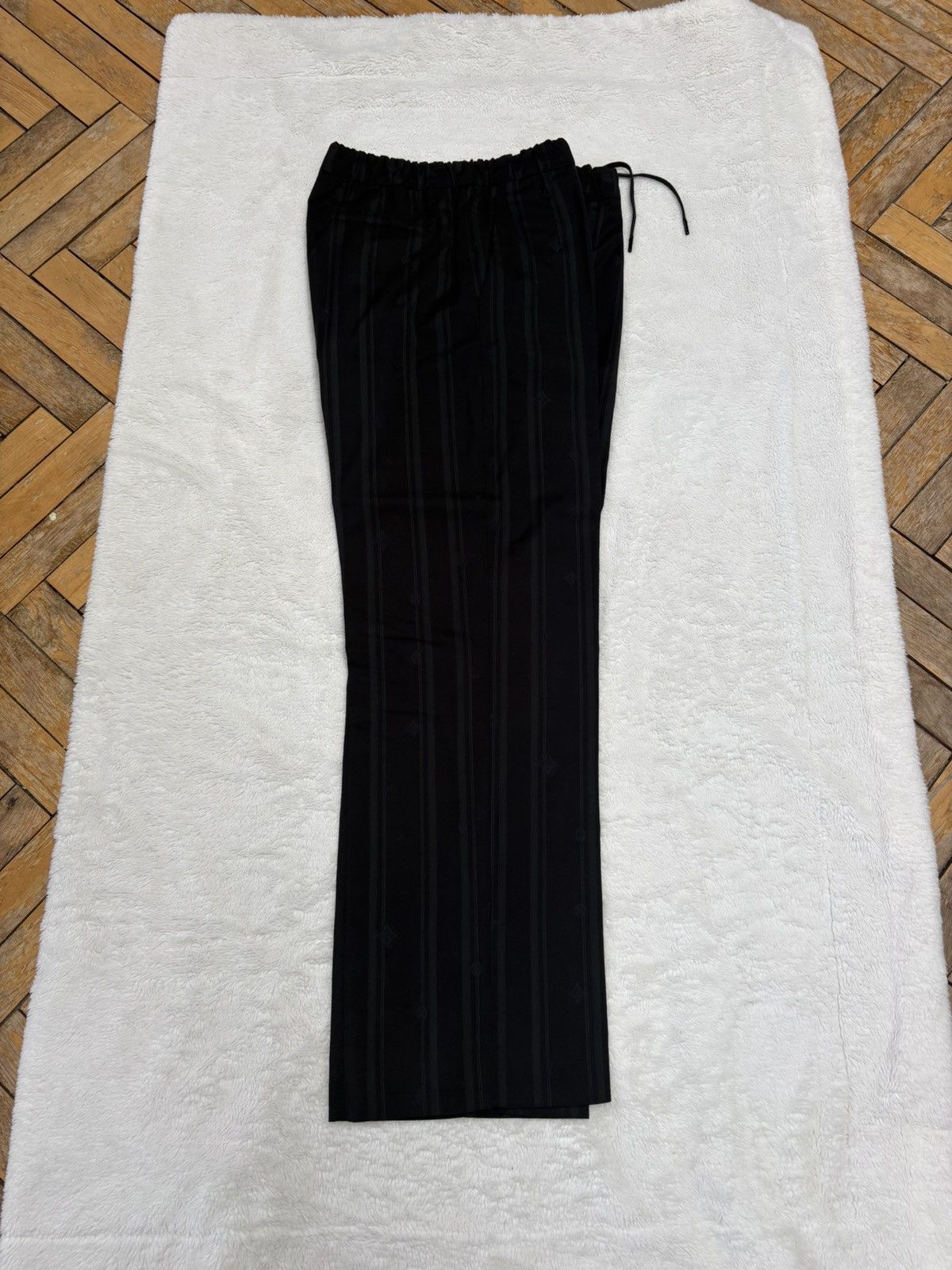 Louis Vuitton Louis Vuitton Drawstring Monogram Trousers Black/Green Size US 32 / EU 48 - 1 Thumbnail