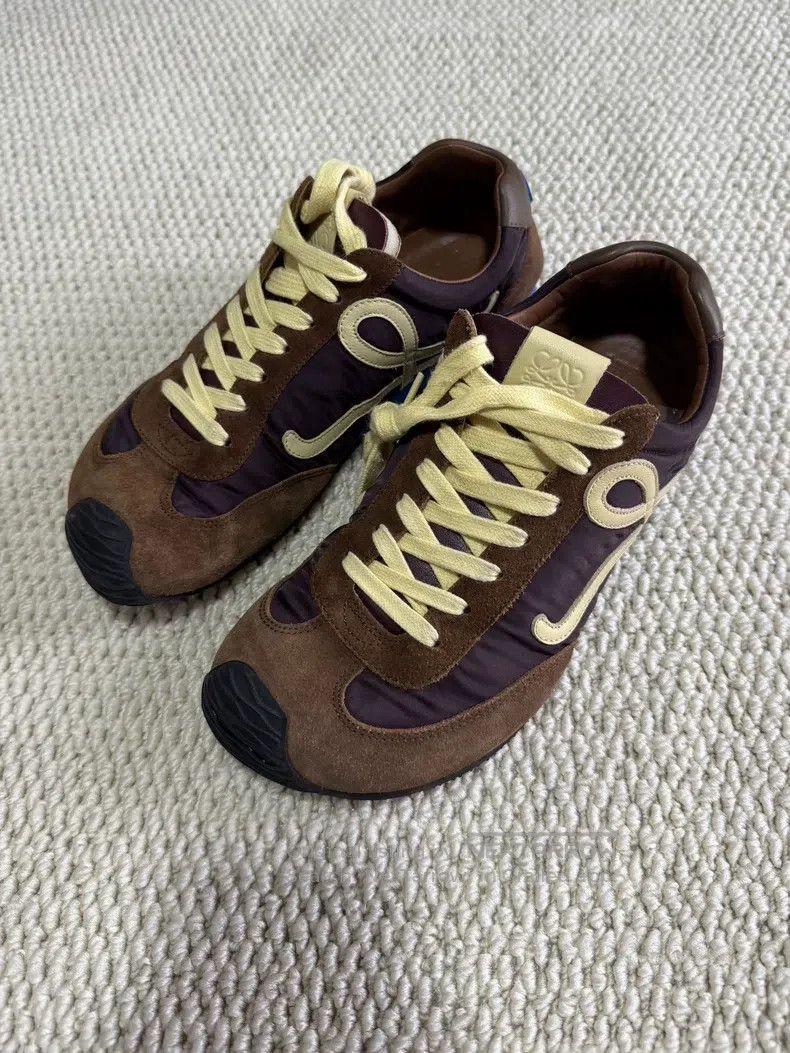 Loewe Loewe Leather Round Toe Low-Top Trainer Shoes Size US 7 / EU 40 - 1 Thumbnail