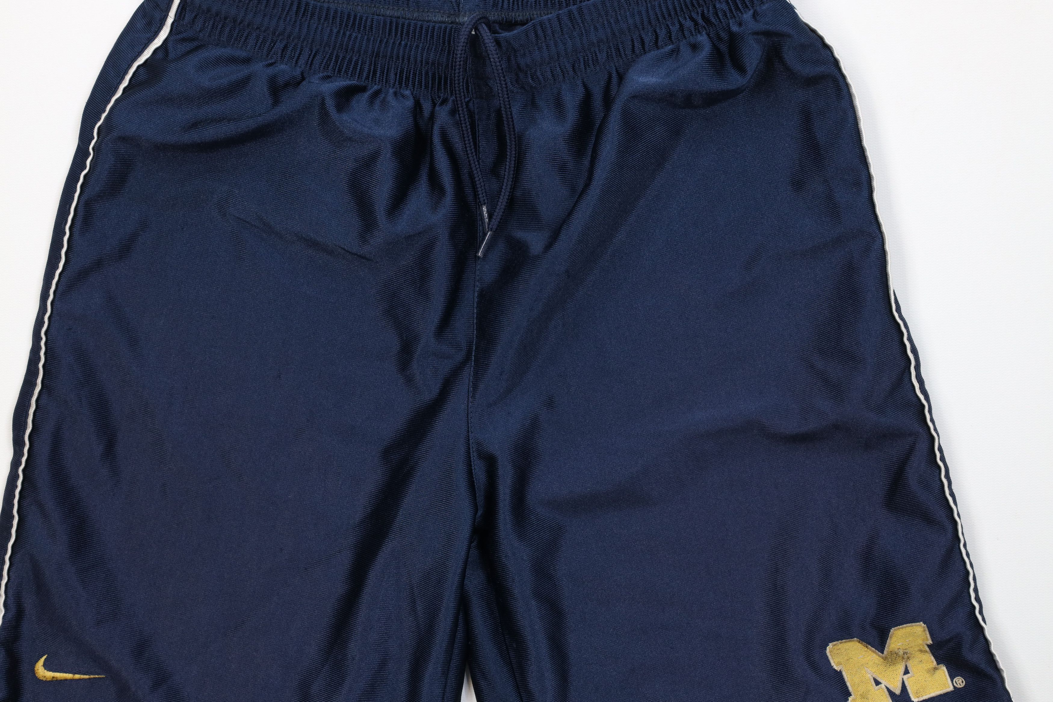 Nike Vintage 90s Nike Mini Swoosh University of Michigan Shorts Size US 30 / EU 46 - 3 Thumbnail