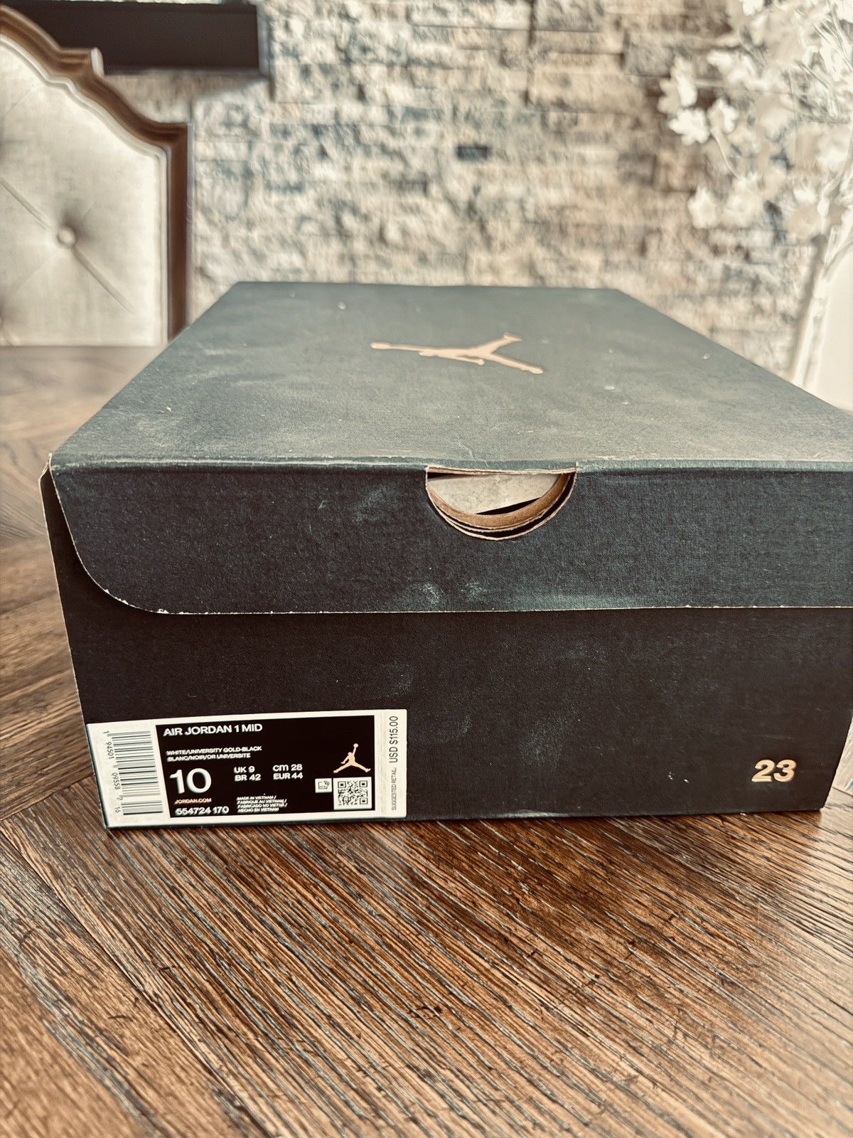 Jordan Brand Nike Air Jordan 1 Mid University Gold 554724-170 Size 10 Size US 10 / EU 43 - 12 Thumbnail