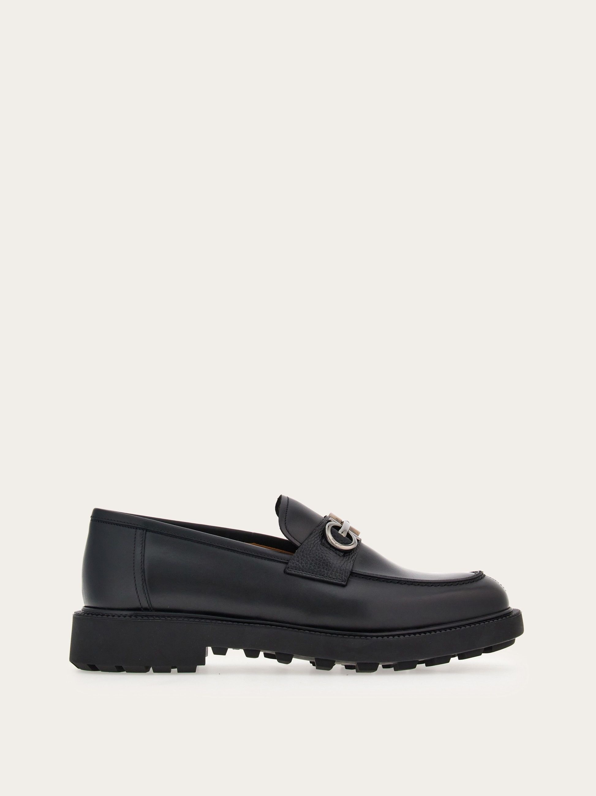 Salvatore Ferragamo o1s22i1n1025 Gancini Ornament Loafers in Black Size US 9 / EU 42 - 1 Thumbnail