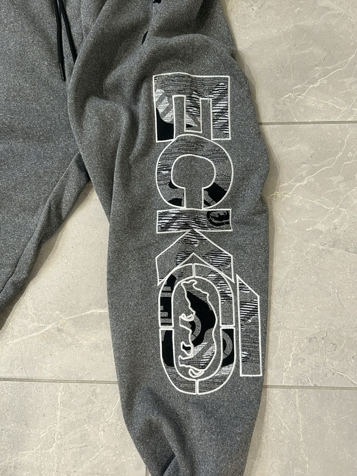 Ecko Unltd. Ecko Sweatpants Embroidered Vertical Logo Fleece Jogger Size US 36 / EU 52 - 4 Thumbnail