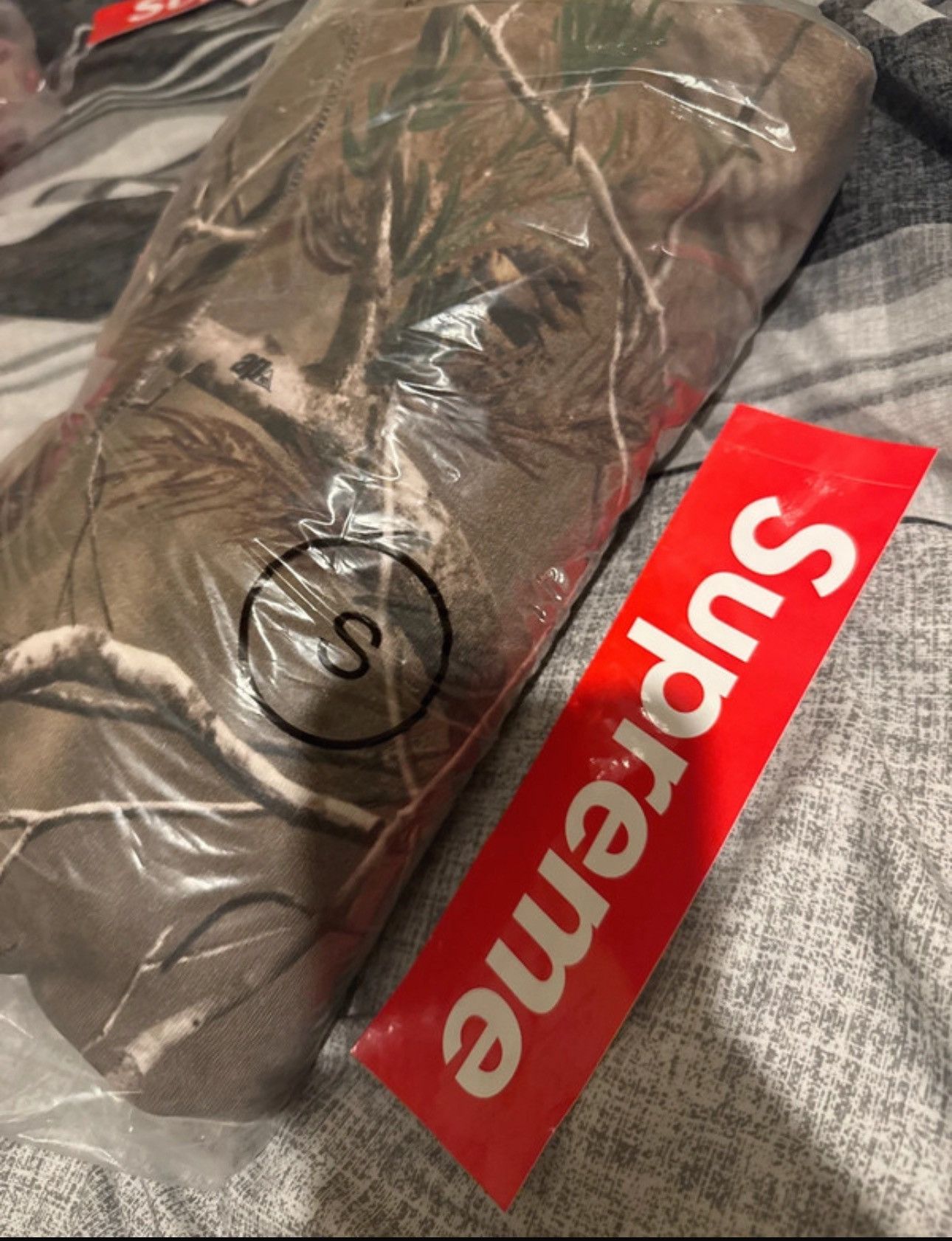 Supreme Supreme Real Tree Box logo Size US S / EU 44-46 / 1 - 4 Thumbnail