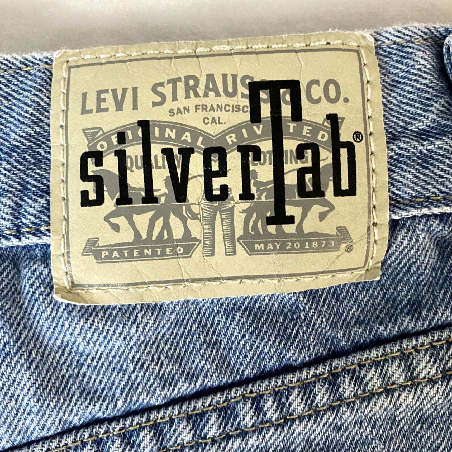 Levi's VINTAGE Levi's Silver Tab Blue Denim Cutoff Mom Shorts High Waist Womens 31 Inseam 3 in 5-Pocket Design Blue Size 24" / US 00 / IT 34 - 6 Thumbnail
