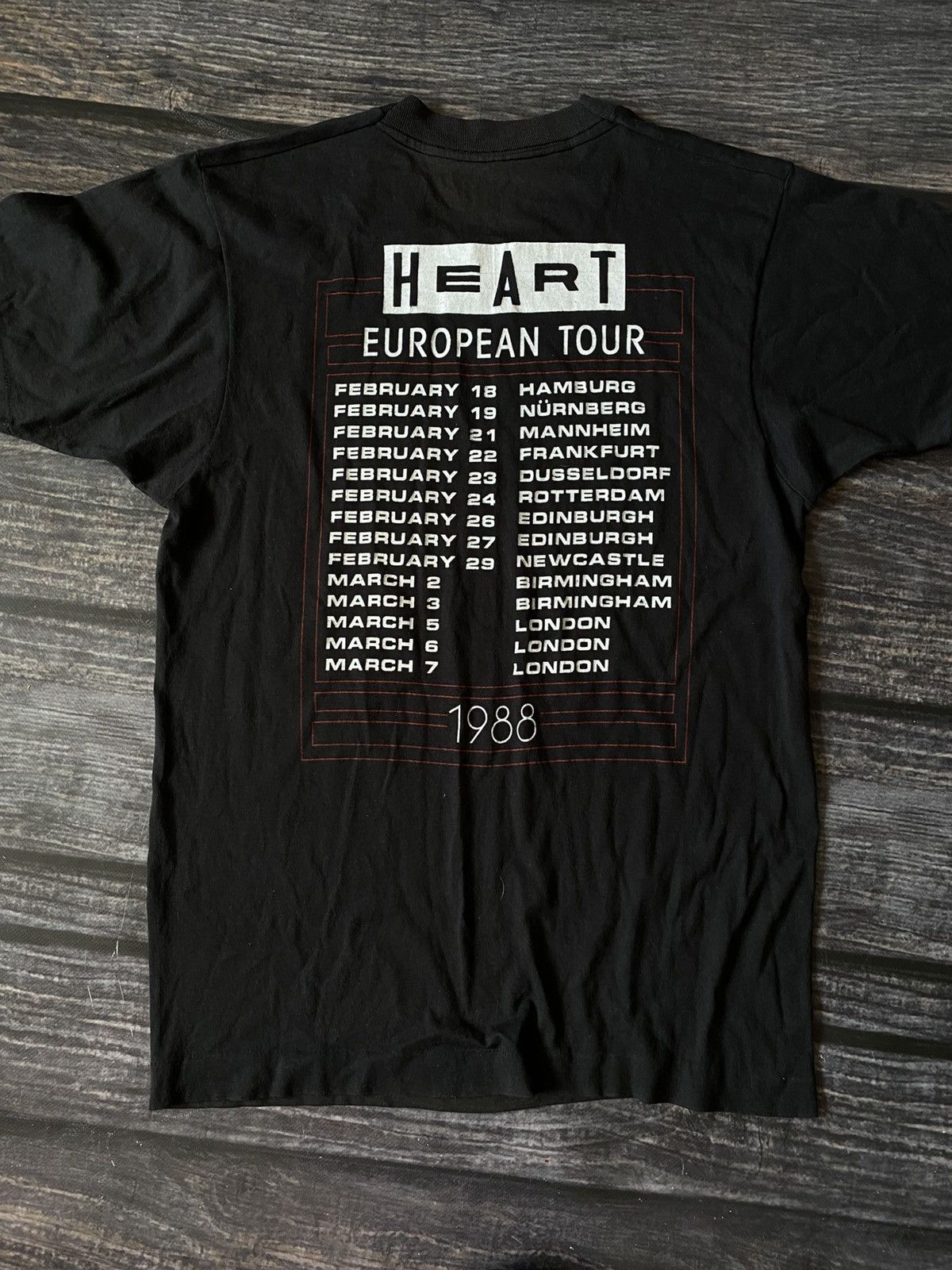 Vintage Heart Badanimals 1988 tour vintage rare t-shirt merch Size US M / EU 48-50 / 2 - 6 Thumbnail
