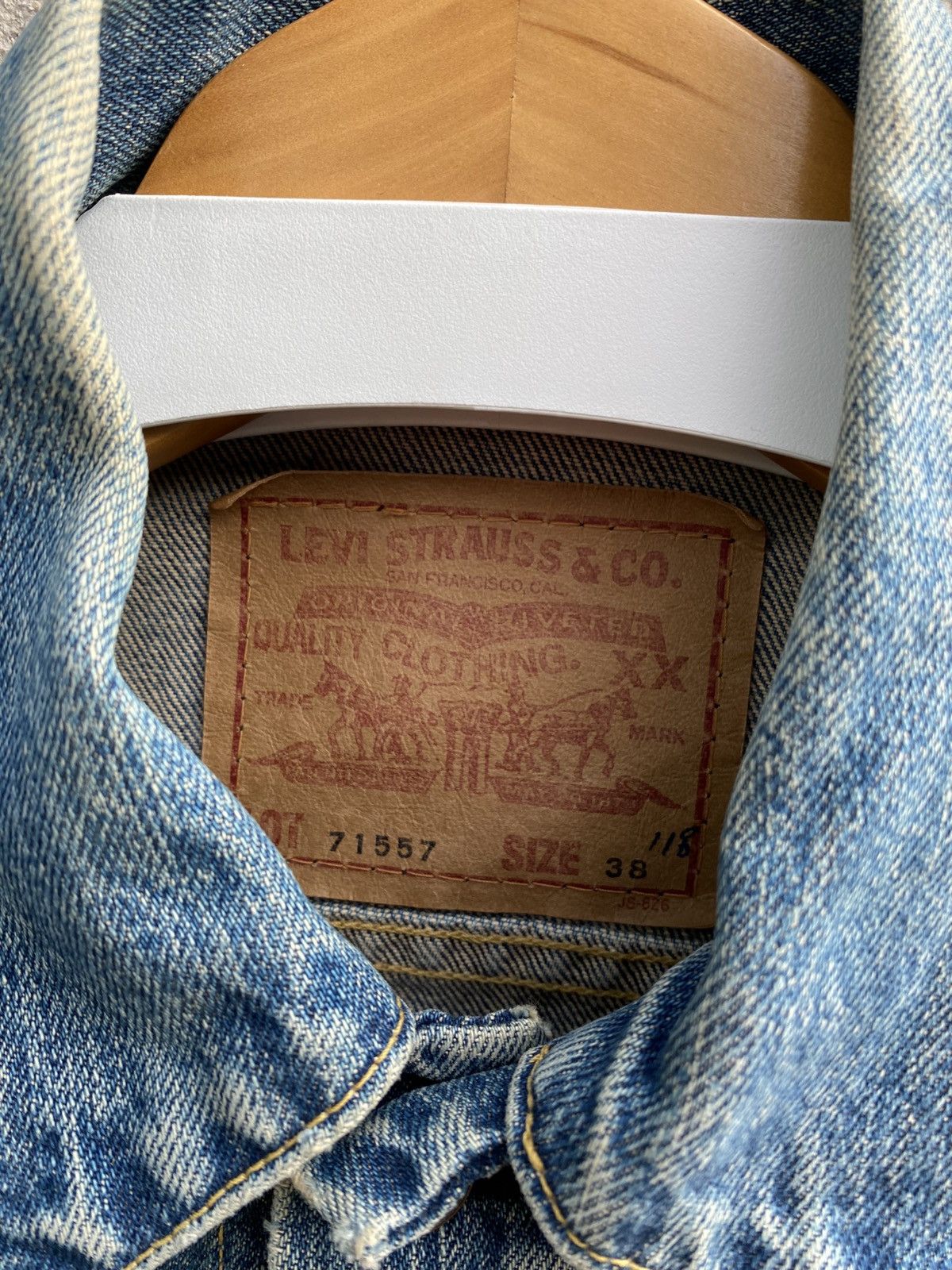 Levi's × Levi's Vintage Clothing × Vintage size 38 vintage levi's 71557 big E redline denim trucker Size US M / EU 48-50 / 2 - 3 Thumbnail