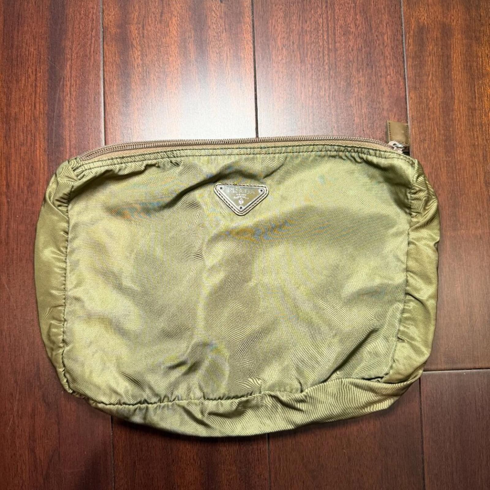 Prada Prada Logo Plate Nylon Cosmetic Pouch Olive Green Size ONE SIZE - 4 Thumbnail