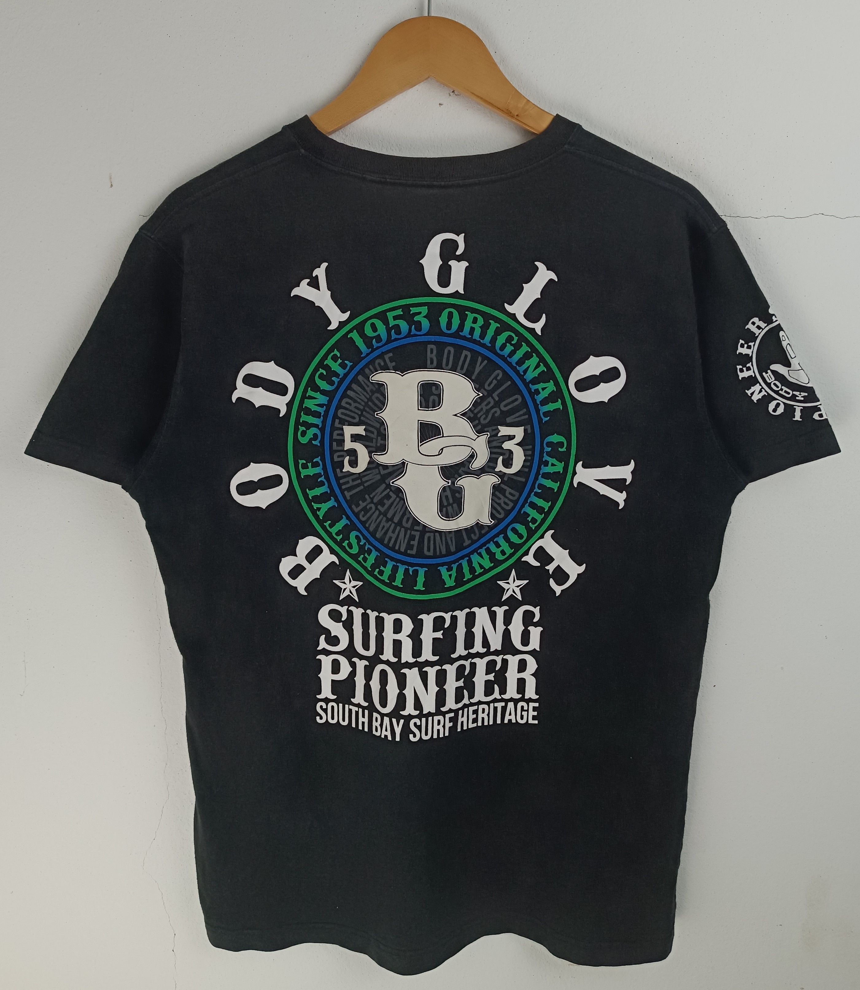 Body Glove VINTAGE Y2K FADED BODY GLOVE SURFING BEACH LONGBOARD HAWAII Size US L / EU 52-54 / 3 - 4 Thumbnail