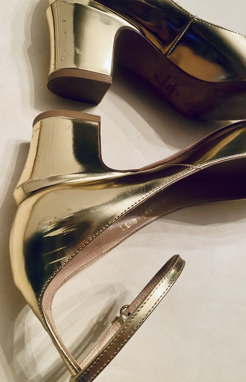 Valentino VALENTINO GARAVANI 🇮🇹 Tan-go Metallic Gold Leather Pumps 37 Size US 7 / IT 37 - 9 Thumbnail