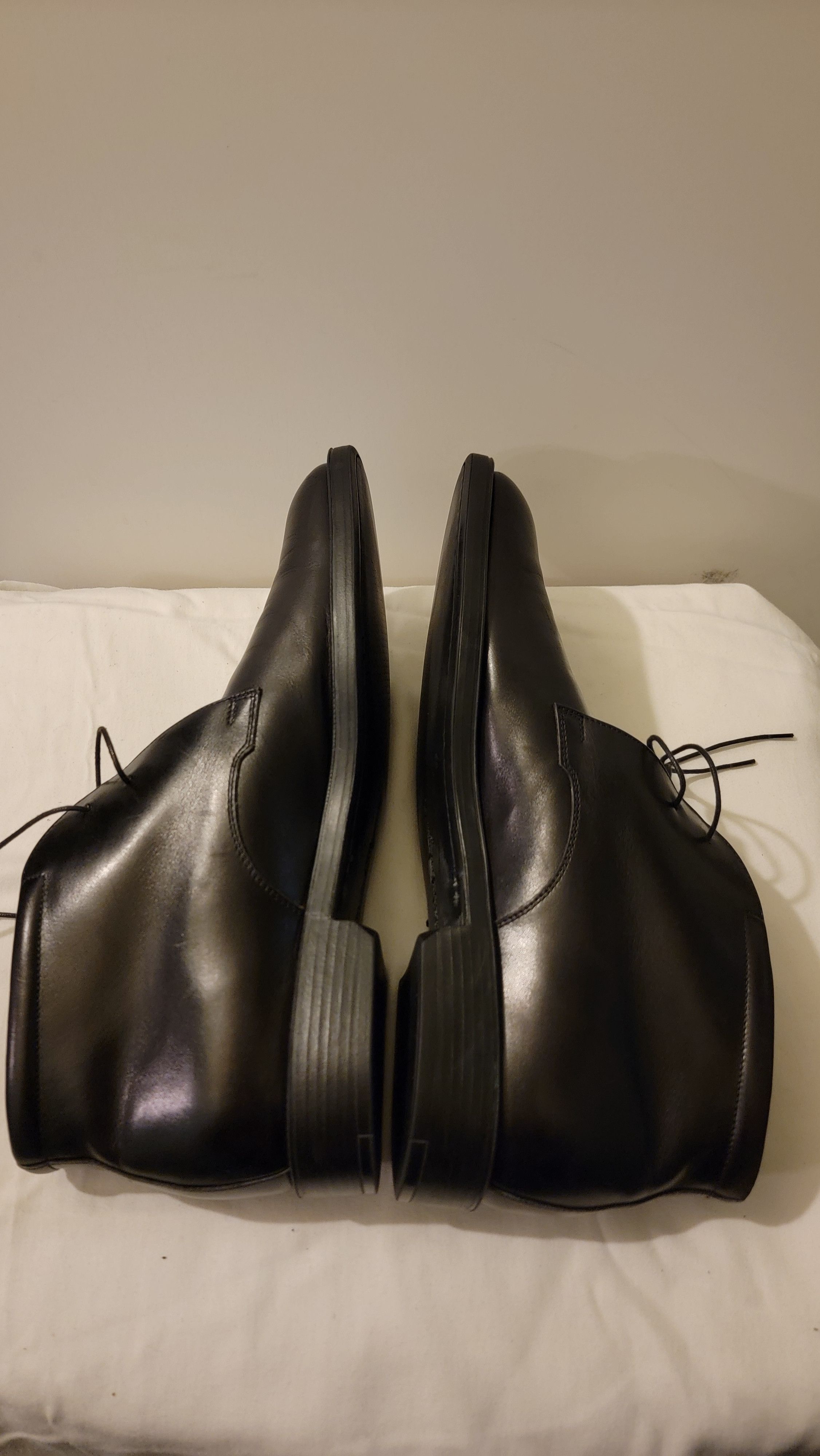 Salvatore Ferragamo Salvatore Ferragamo men's black leather chukka boots Size US 10 / EU 43 - 7 Thumbnail