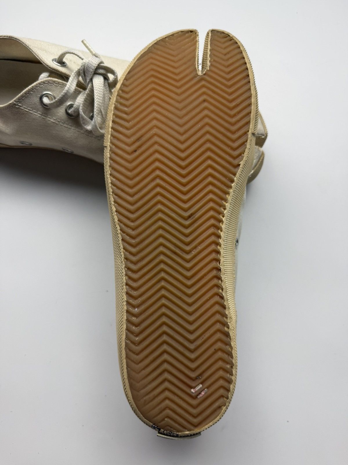 Maison Margiela Maison Margiela Tabi Canvas Paint Splatter White Size US 9 / EU 42 - 16 Thumbnail