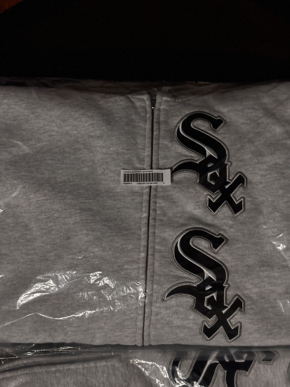 MLB × Supreme 2025 Supreme x Chicago White Sox Zip Up Hooded 'Ash Grey' Size US M / EU 48-50 / 2 - 1 Thumbnail