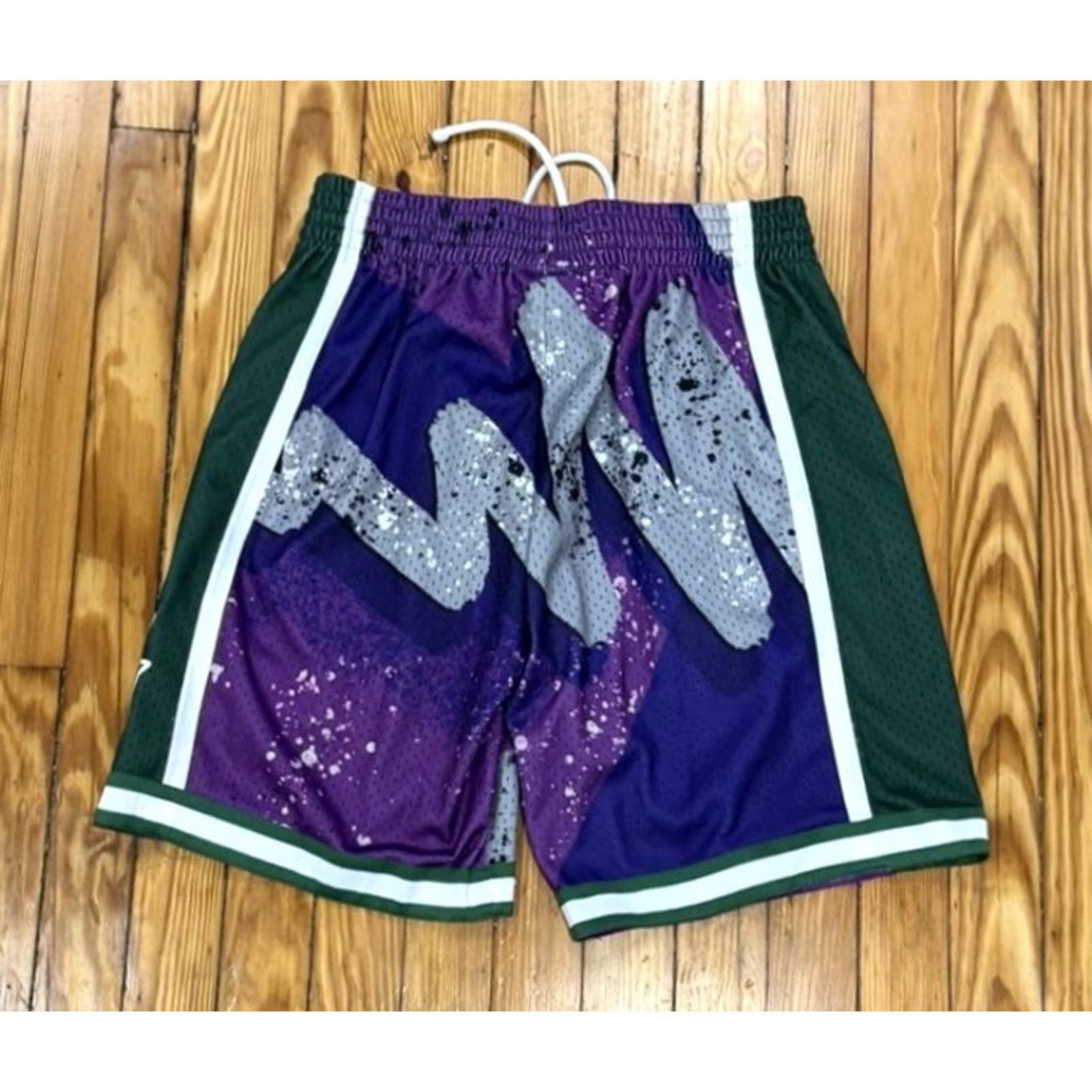 Mitchell & Ness Mitchell & Ness NBA HYPER HOOPS SWINGMAN SHORTS MILWAUKEE BUCKS Mens Medium Purple/Green Size US 31 - 2 Thumbnail