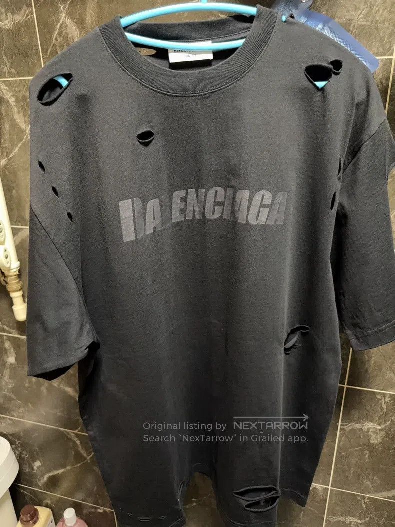 Balenciaga Balenciaga Cracked Letter Logo Hole Short Sleeve T-Shirt Size US XS / EU 42 / 0 - 2 Thumbnail
