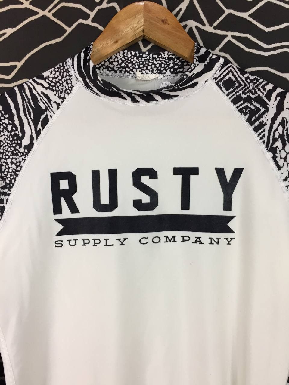 Rusty Rusty Supply Co. Patterned Sleeves Surfwear Rash Guard Size US L / EU 52-54 / 3 - 3 Thumbnail