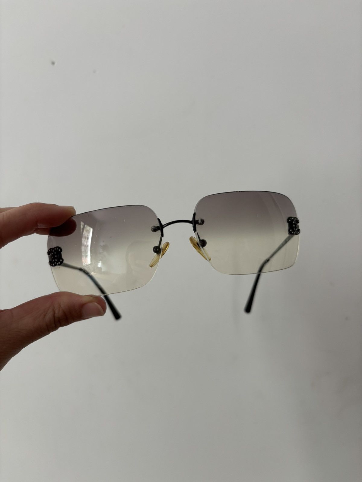 Chanel Chanel Sunglasses 4017-D Rhinestone Logo Rimless Vintage Size ONE SIZE - 2 Thumbnail