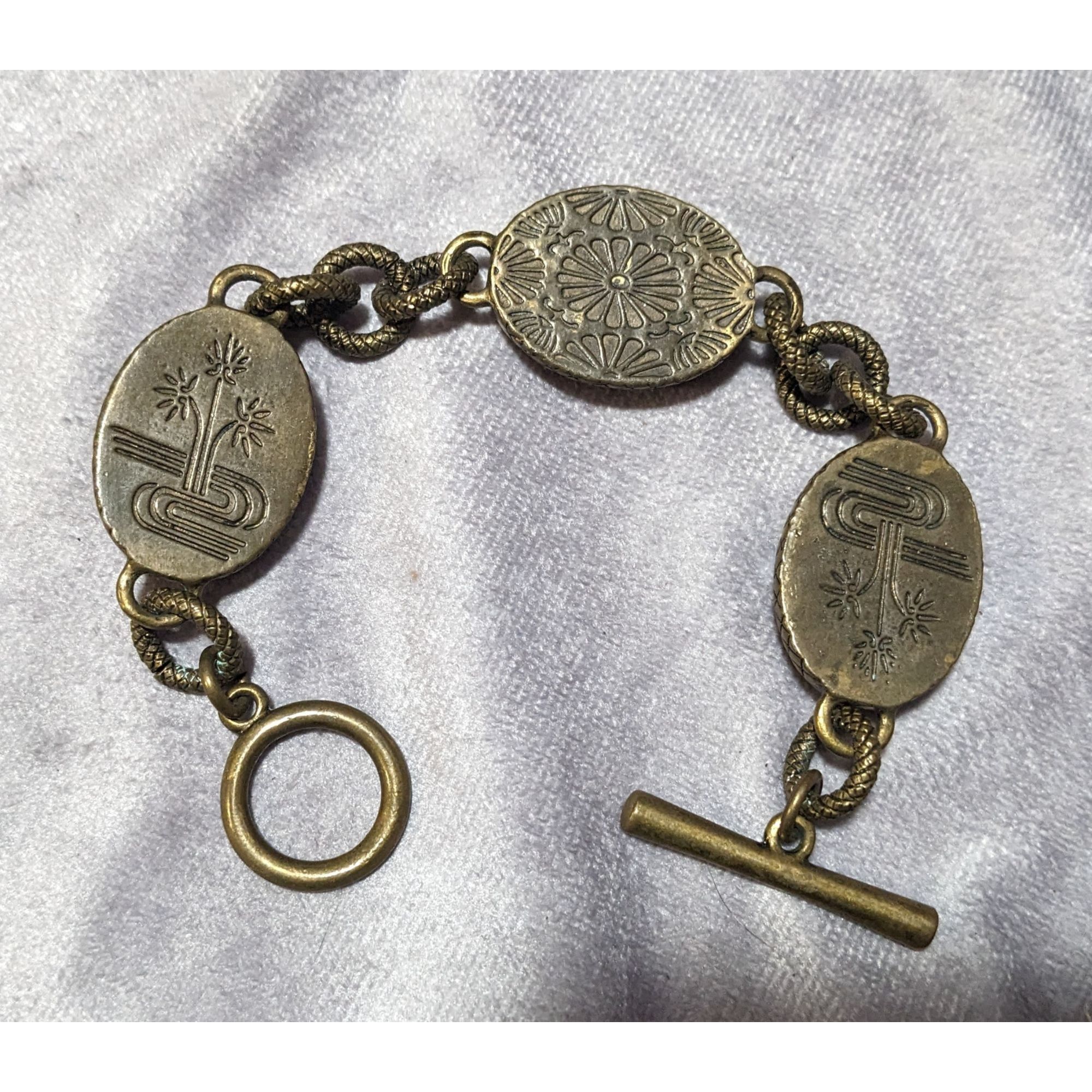 Other Vintage Antiqued Gold Tone Floral Etched Cabochon Bracelet Size ONE SIZE - 4 Thumbnail