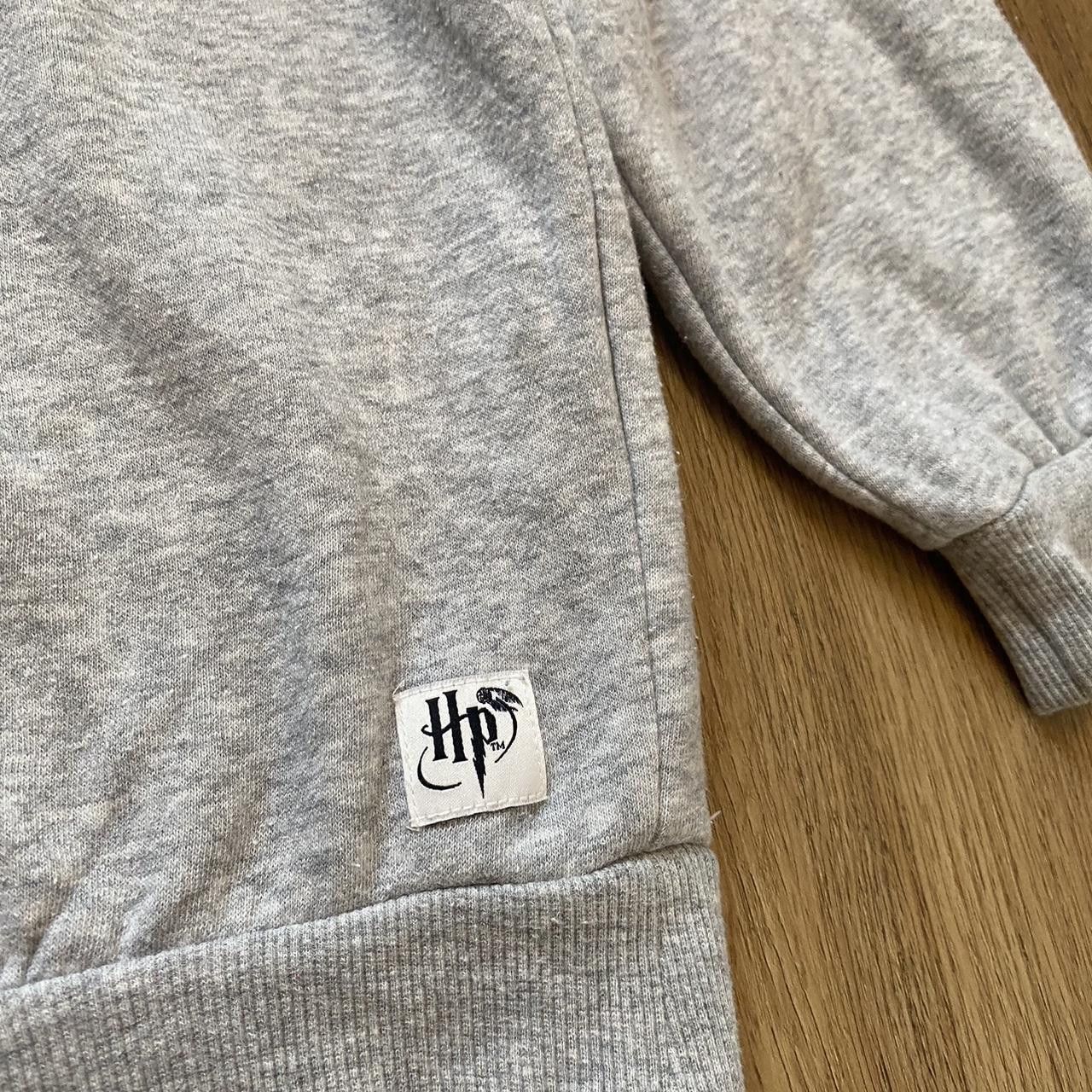 H&M Hogwarts grey and red hoodie H&M Harry Potter Movie Size US S / EU 44-46 / 1 - 5 Thumbnail