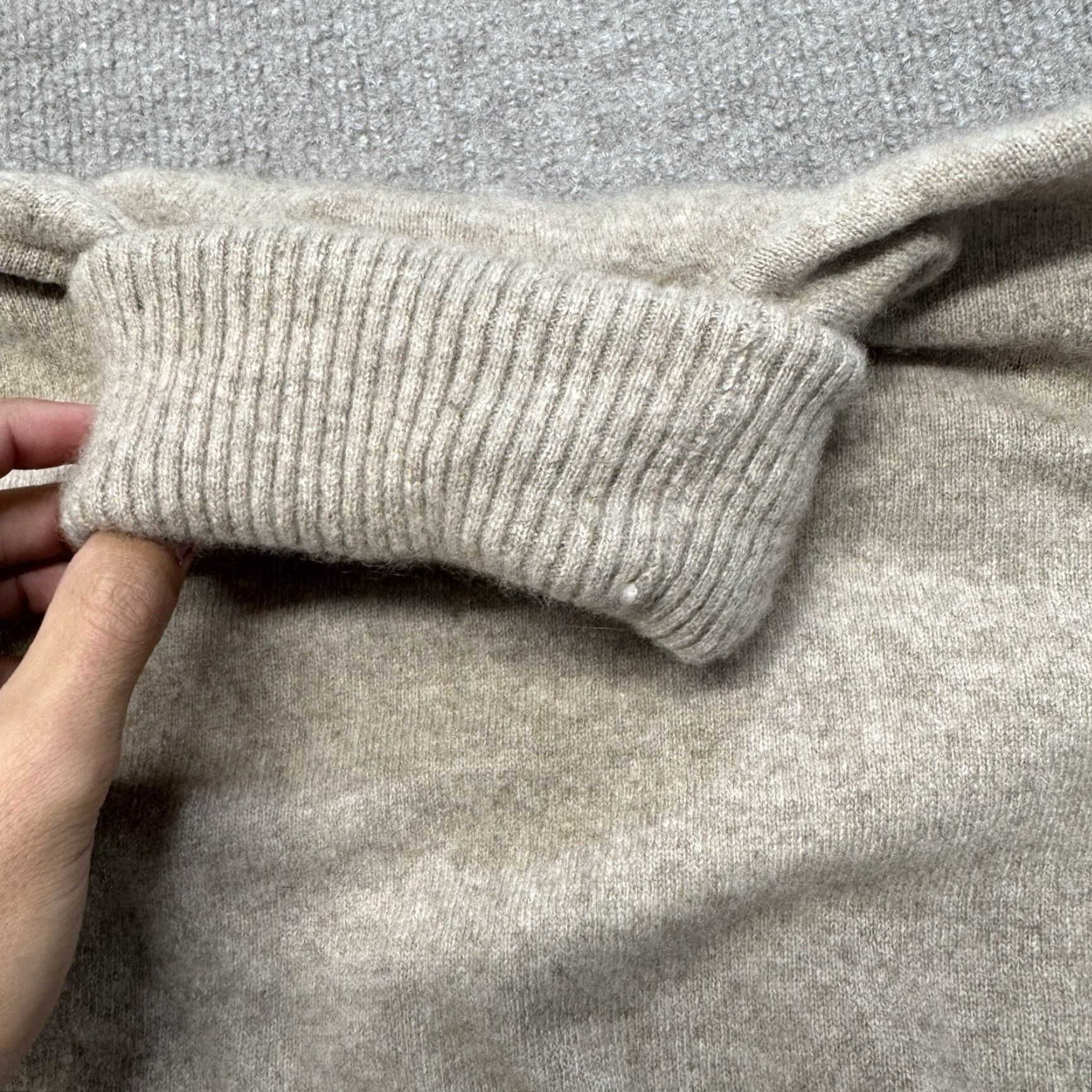 Orvis VINTAGE Jacques De Loux Orvis Turtleneck Cashmere Sweater Womens M Tan 50s Beige 1950s Casual Mens Womens Size XXS / US 00 / IT 34 - 7 Thumbnail