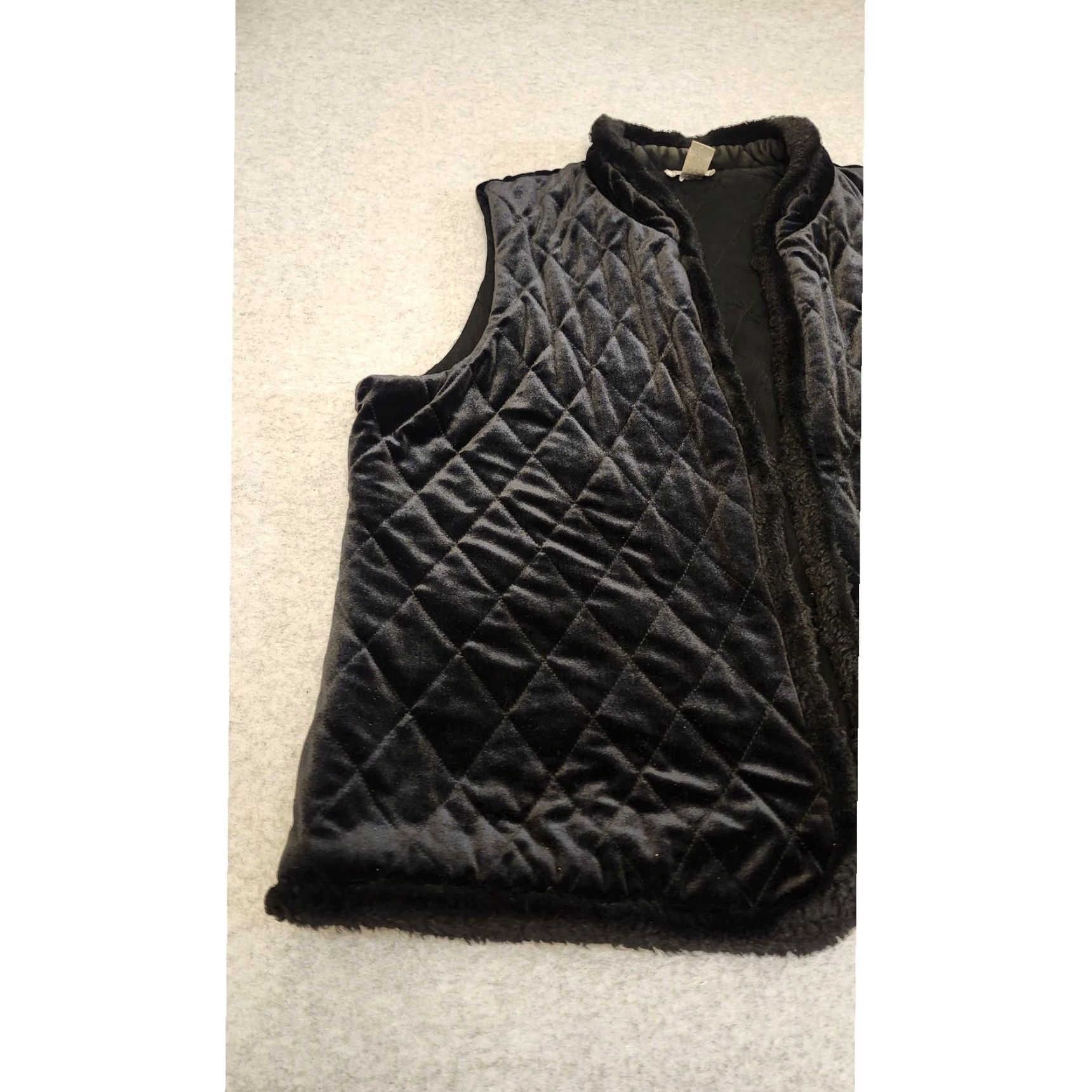 Vintage Chicos Travelers Vest Womens 3 Black Quilted Velvet Faux Fur Trim Reversible Size XS / US 0-2 / IT 36-38 - 4 Thumbnail