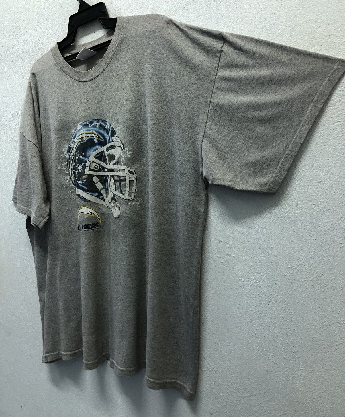 NFL Vintage NFL Graphic Of A Los Angeles Chargers Helmet T-Shirt Size US XXL / EU 58 / 5 - 5 Thumbnail