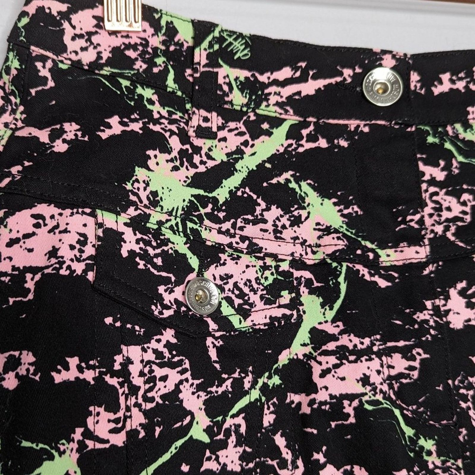 Love Moschino Love Moschino Black And Neon Splatter Print Mini Skirt Size 27" / US 4 / IT 40 - 6 Thumbnail