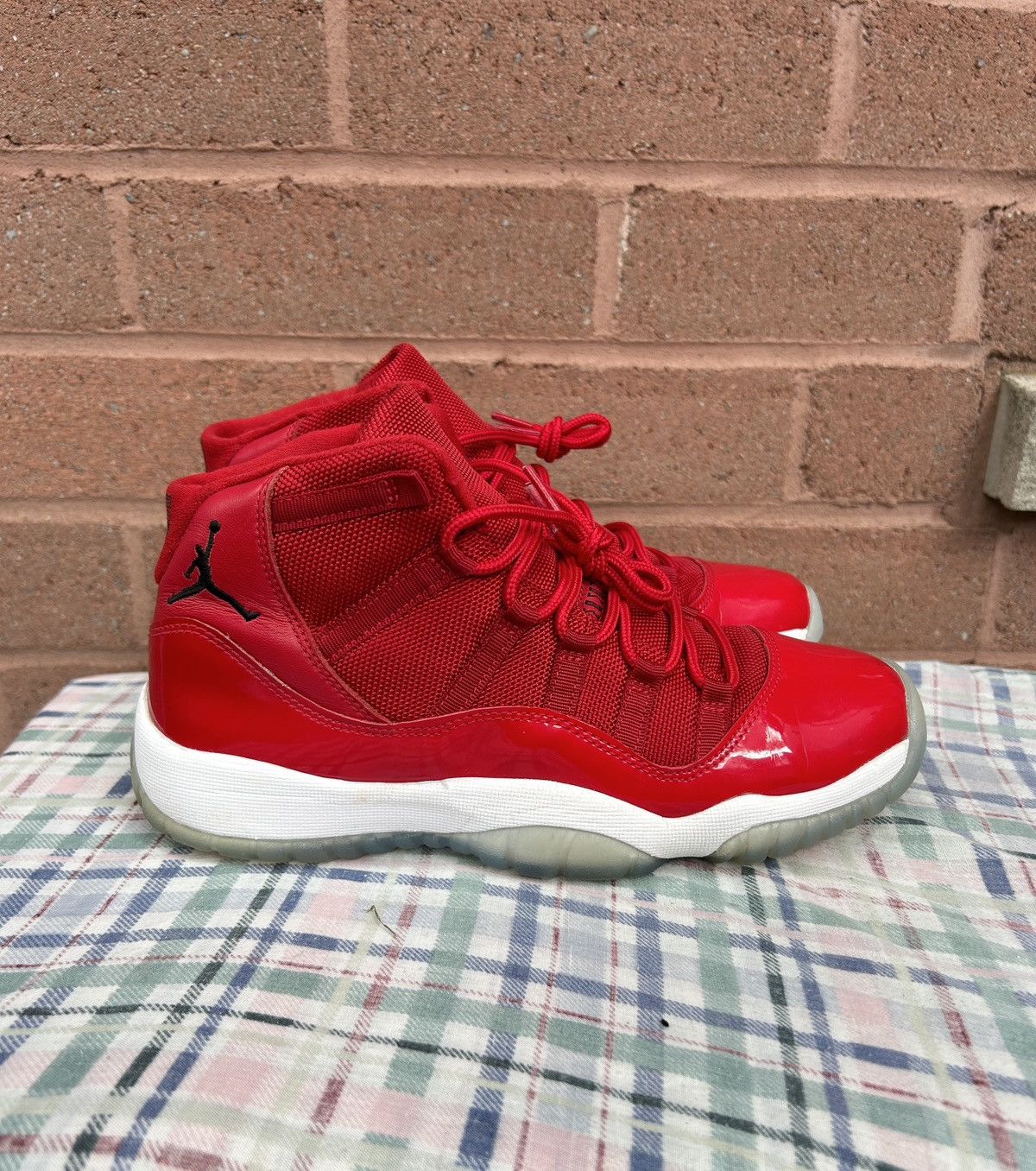 Jordan Brand × Nike Air Jordan 11 Retro Win Like 96 Size US 5 / EU 37 - 1 Thumbnail