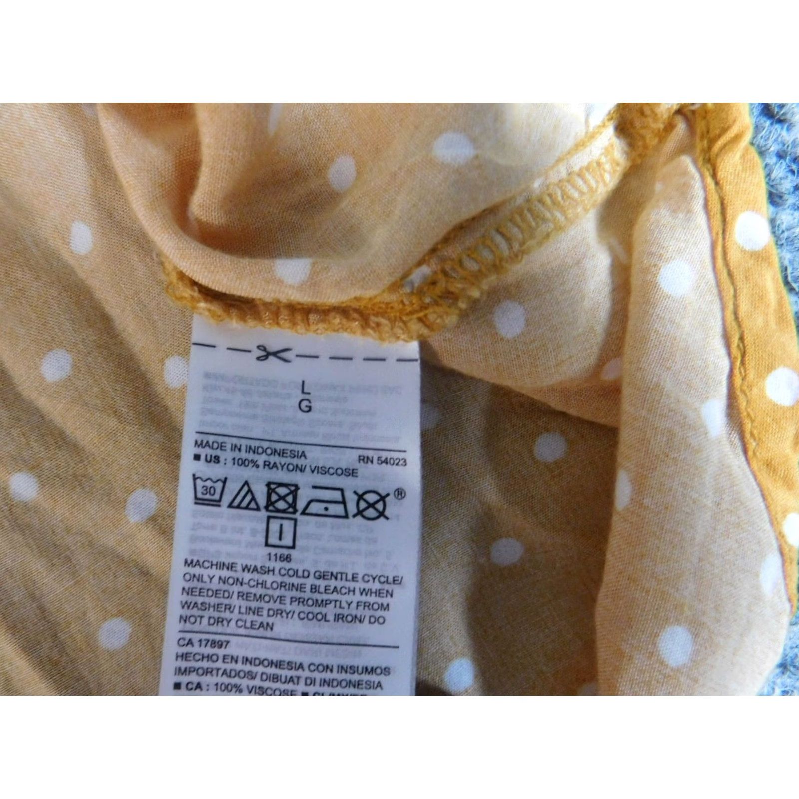 Old Navy Old Navy Blouse Womens L Gold V-Neck Short Sleeve Pullover Regular Rayon Down Casual Dot Pattern Size L / US 10 / IT 46 - 6 Thumbnail