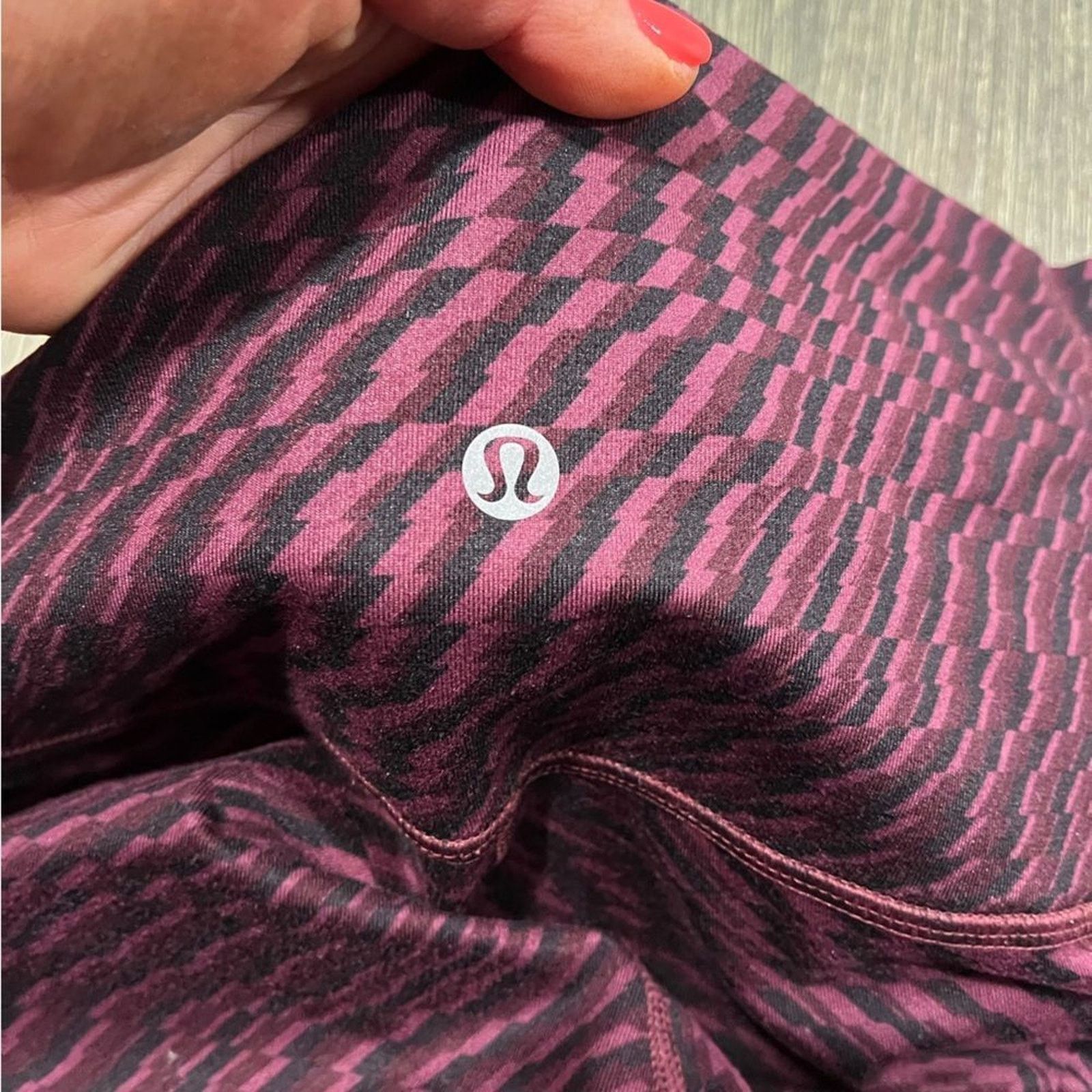 Lululemon Lululemon Capris Leggings Hi-Rise Athletic Black Purple Sz 6 Size 28" / US 6 / IT 42 - 4 Thumbnail